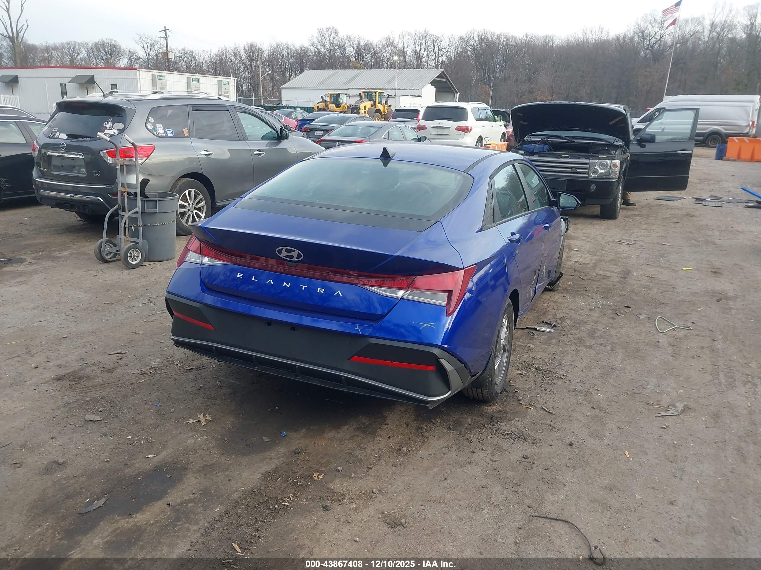 HYUNDAI ELANTRA image 4