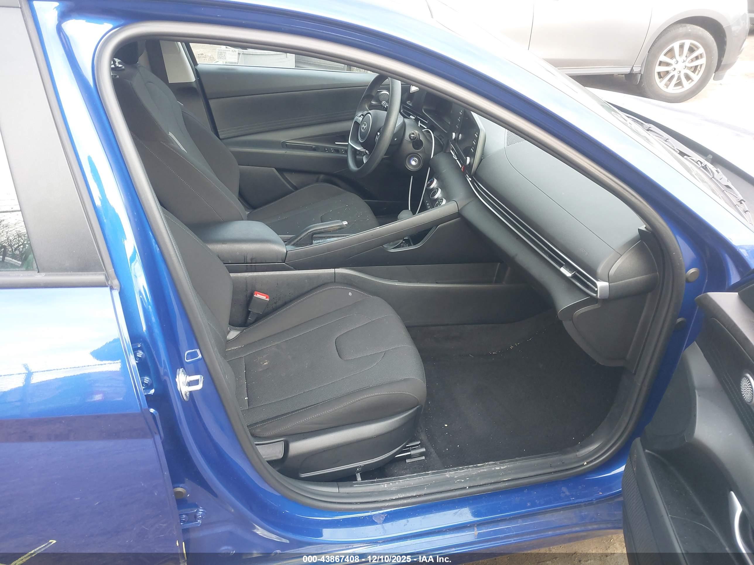 HYUNDAI ELANTRA image 5
