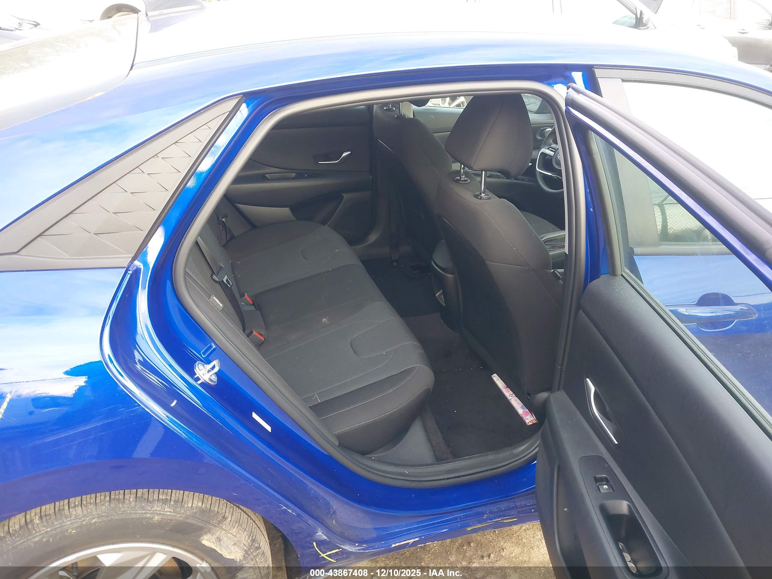 HYUNDAI ELANTRA image 8