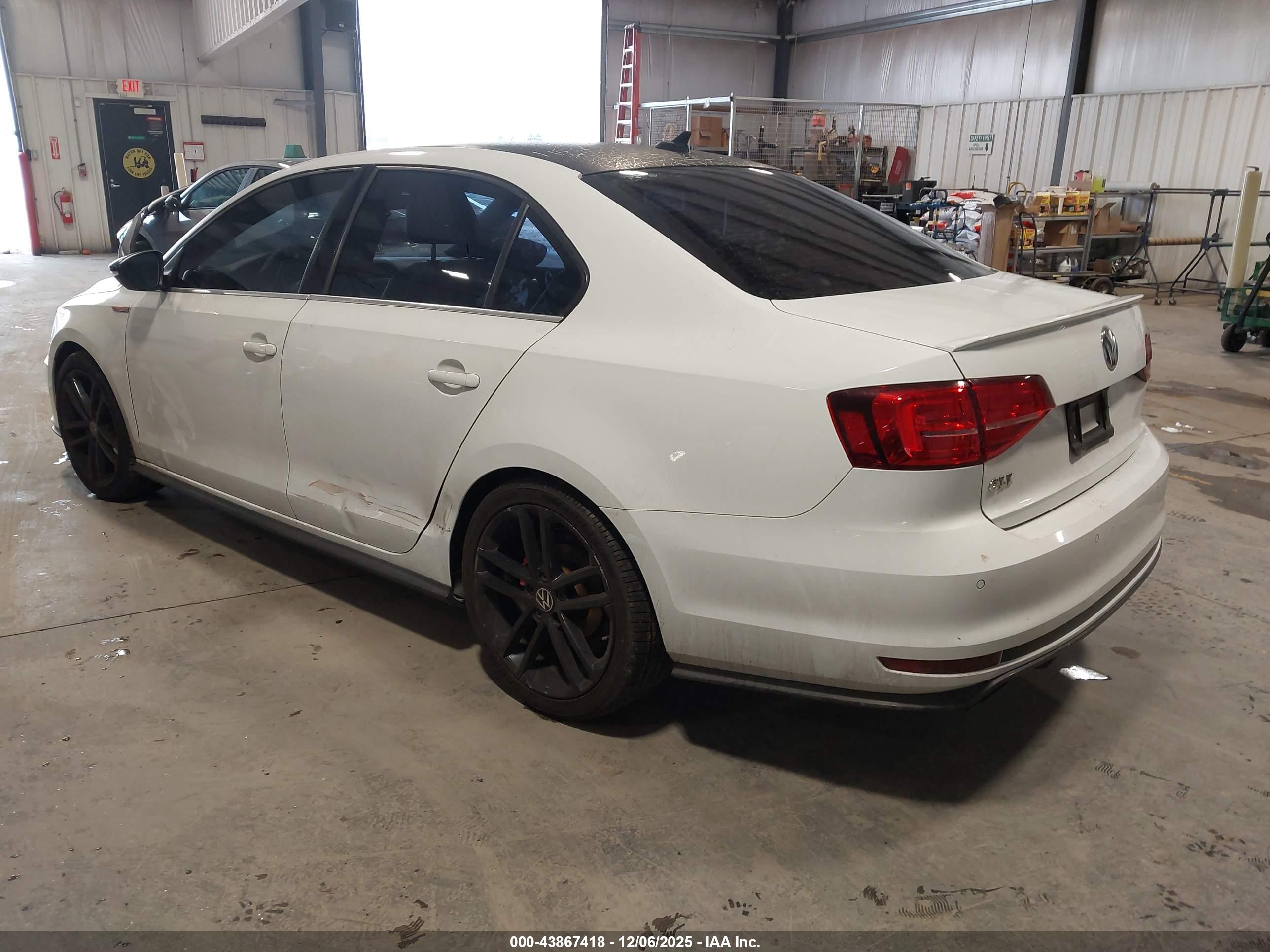 VOLKSWAGEN JETTA image 3
