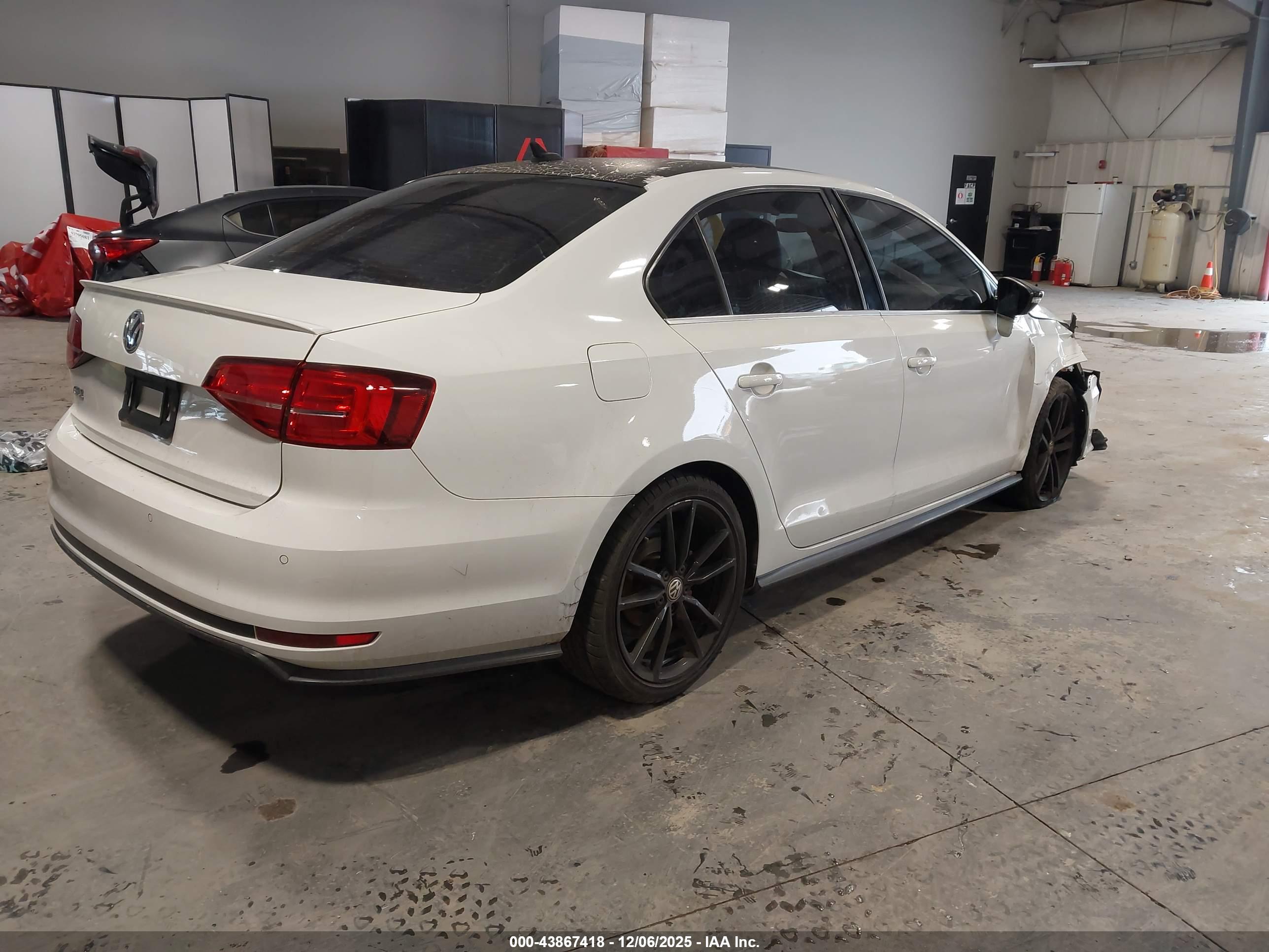 VOLKSWAGEN JETTA image 4