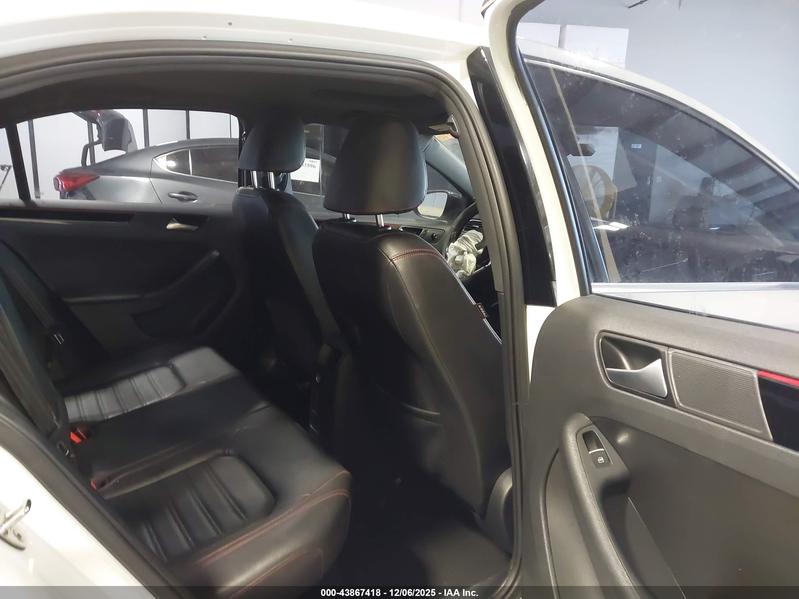 VOLKSWAGEN JETTA image 8
