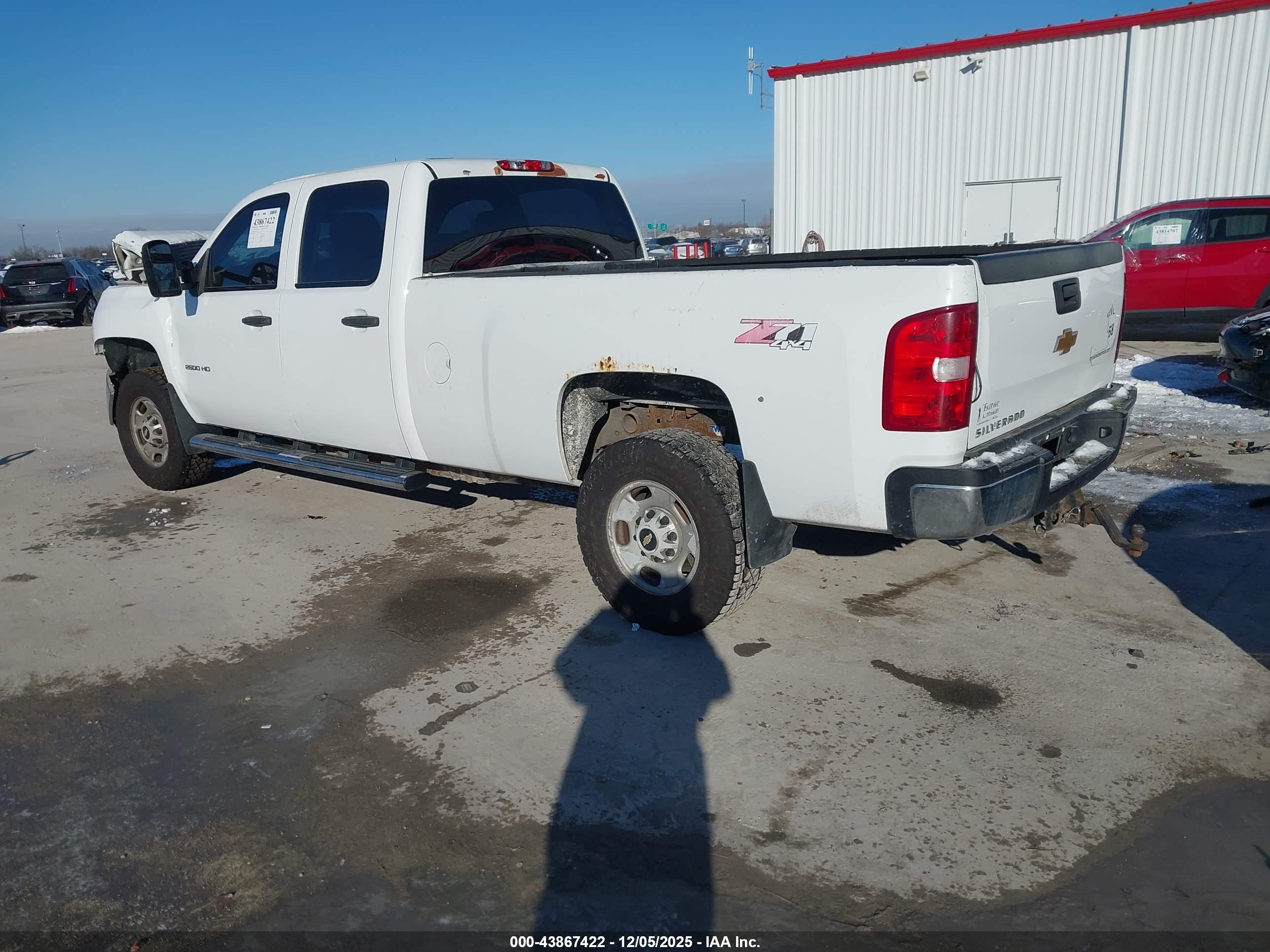 CHEVROLET SILVERADO image 3