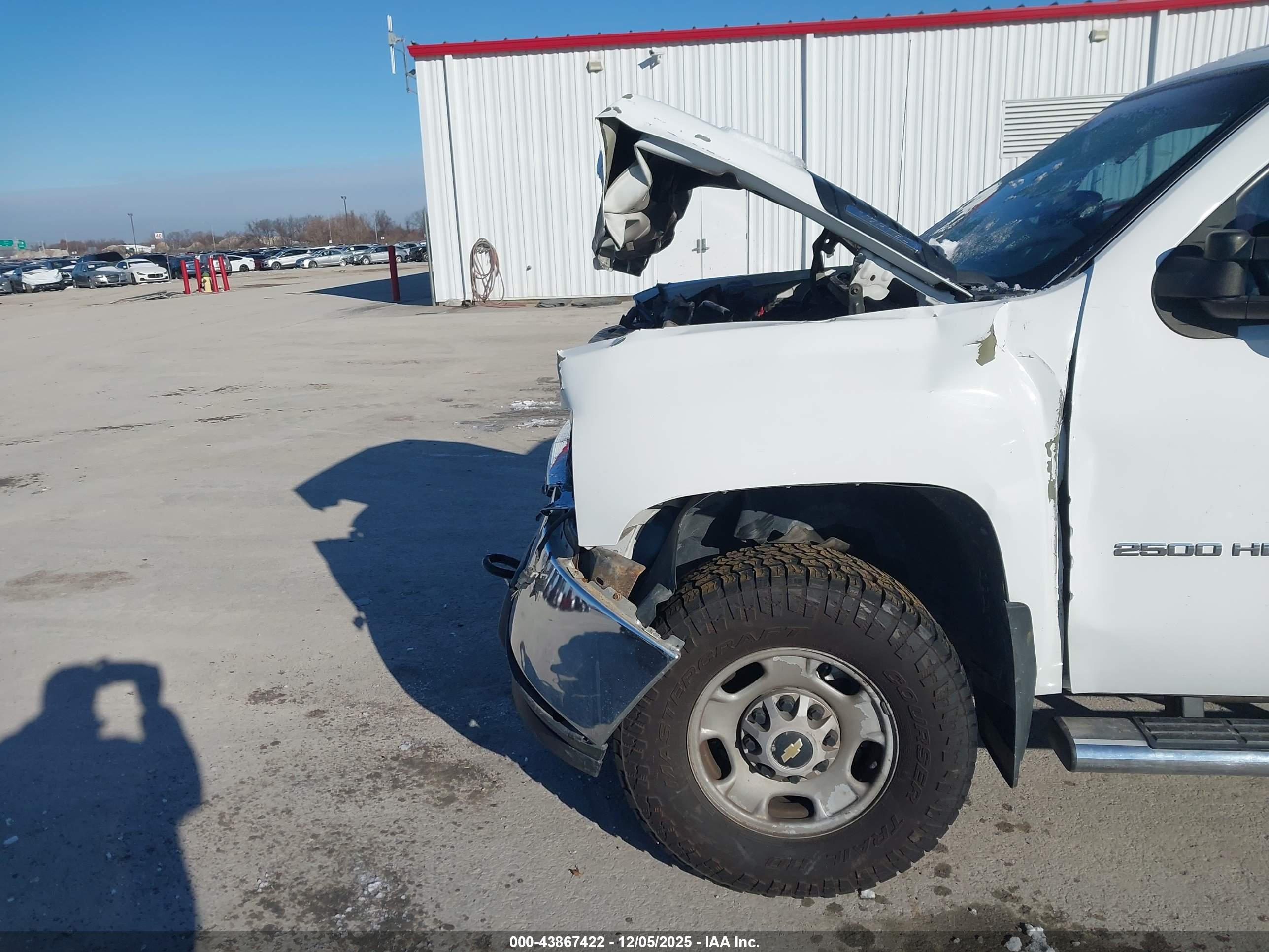 CHEVROLET SILVERADO image 6