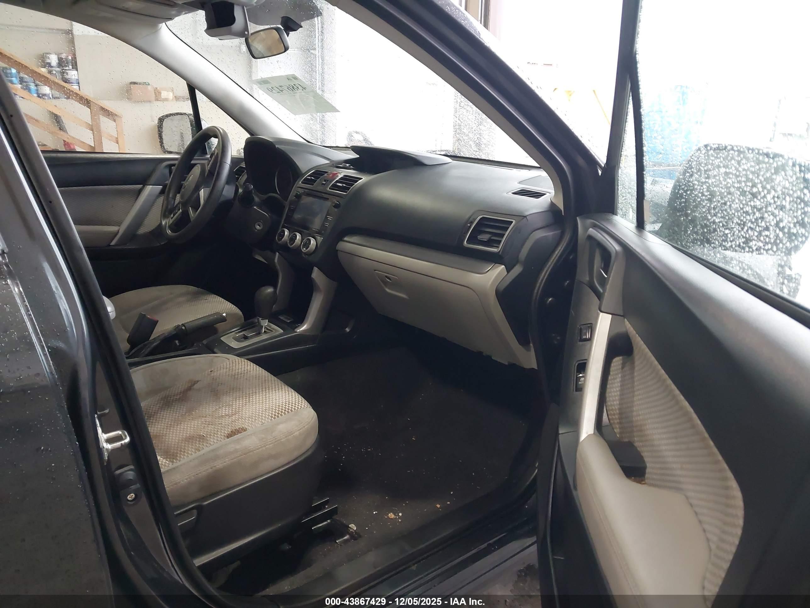 SUBARU FORESTER image 5