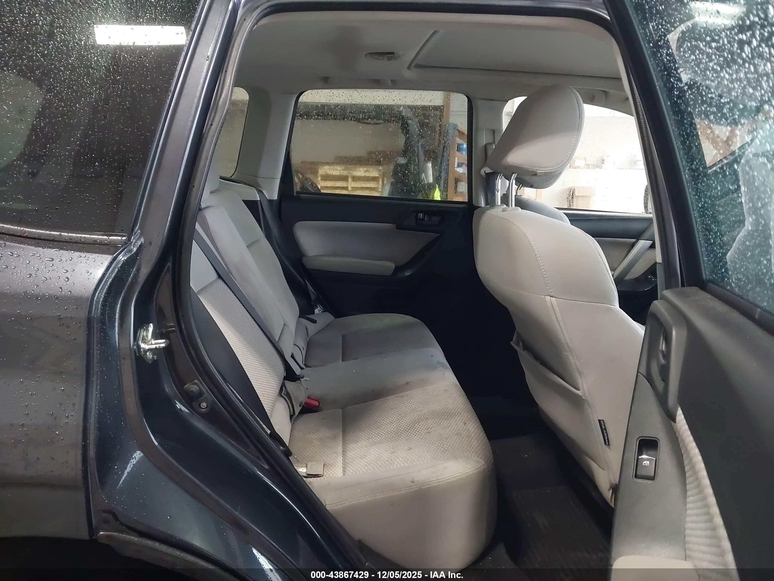 SUBARU FORESTER image 8