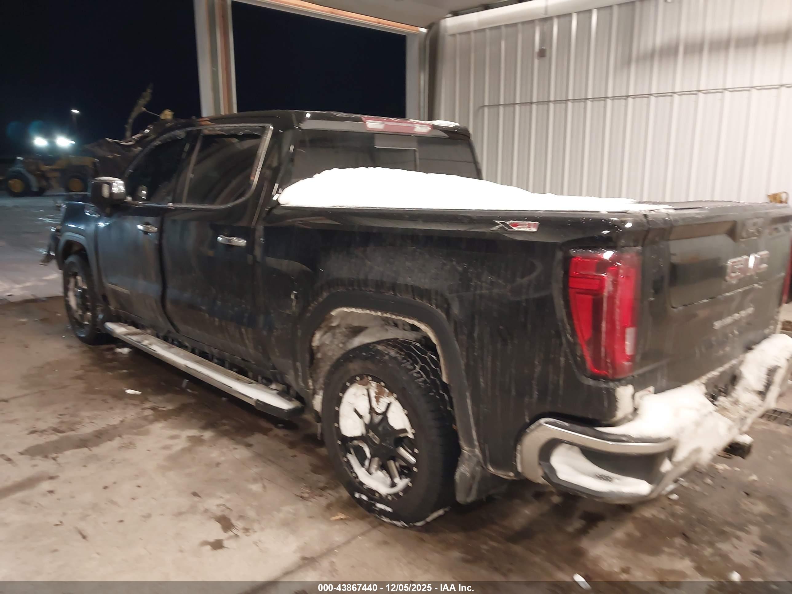 GMC SIERRA image 3