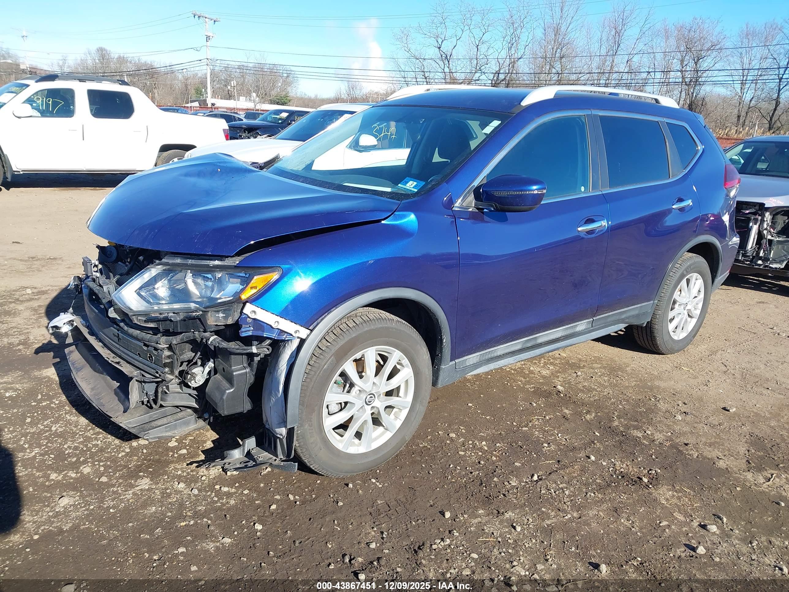 NISSAN ROGUE image 2