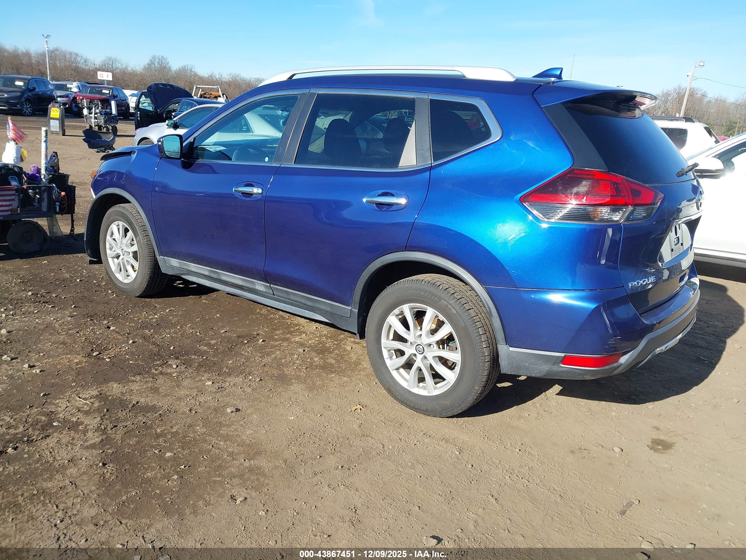 NISSAN ROGUE image 3