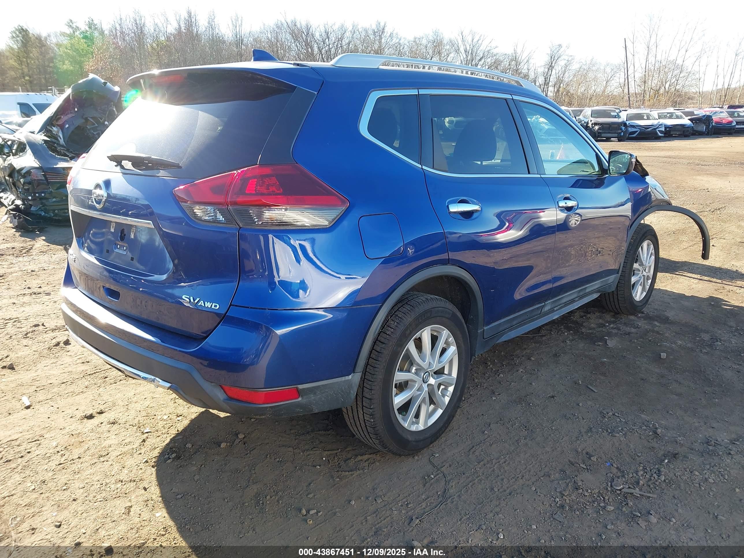 NISSAN ROGUE image 4