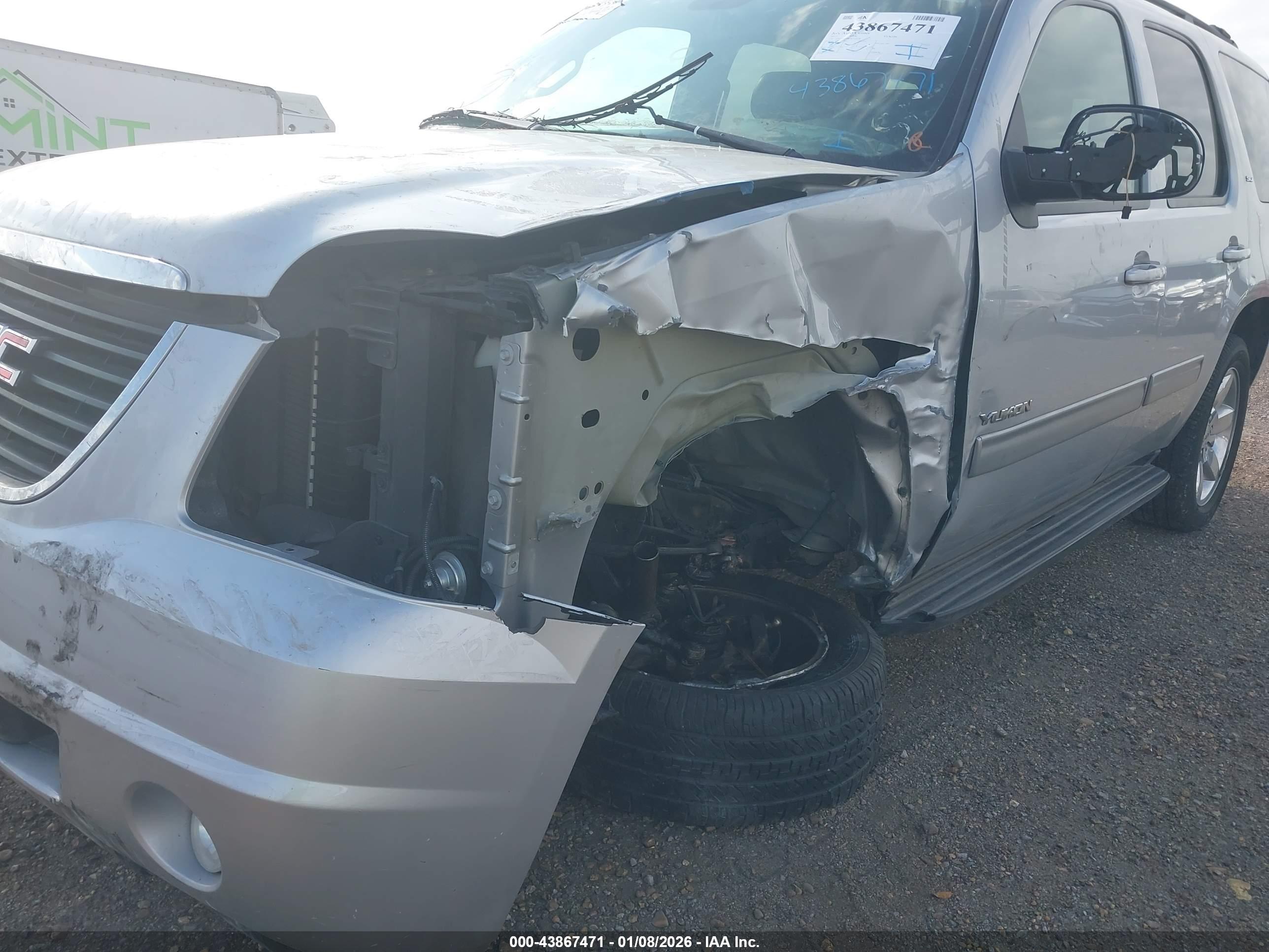 GMC YUKON image 6