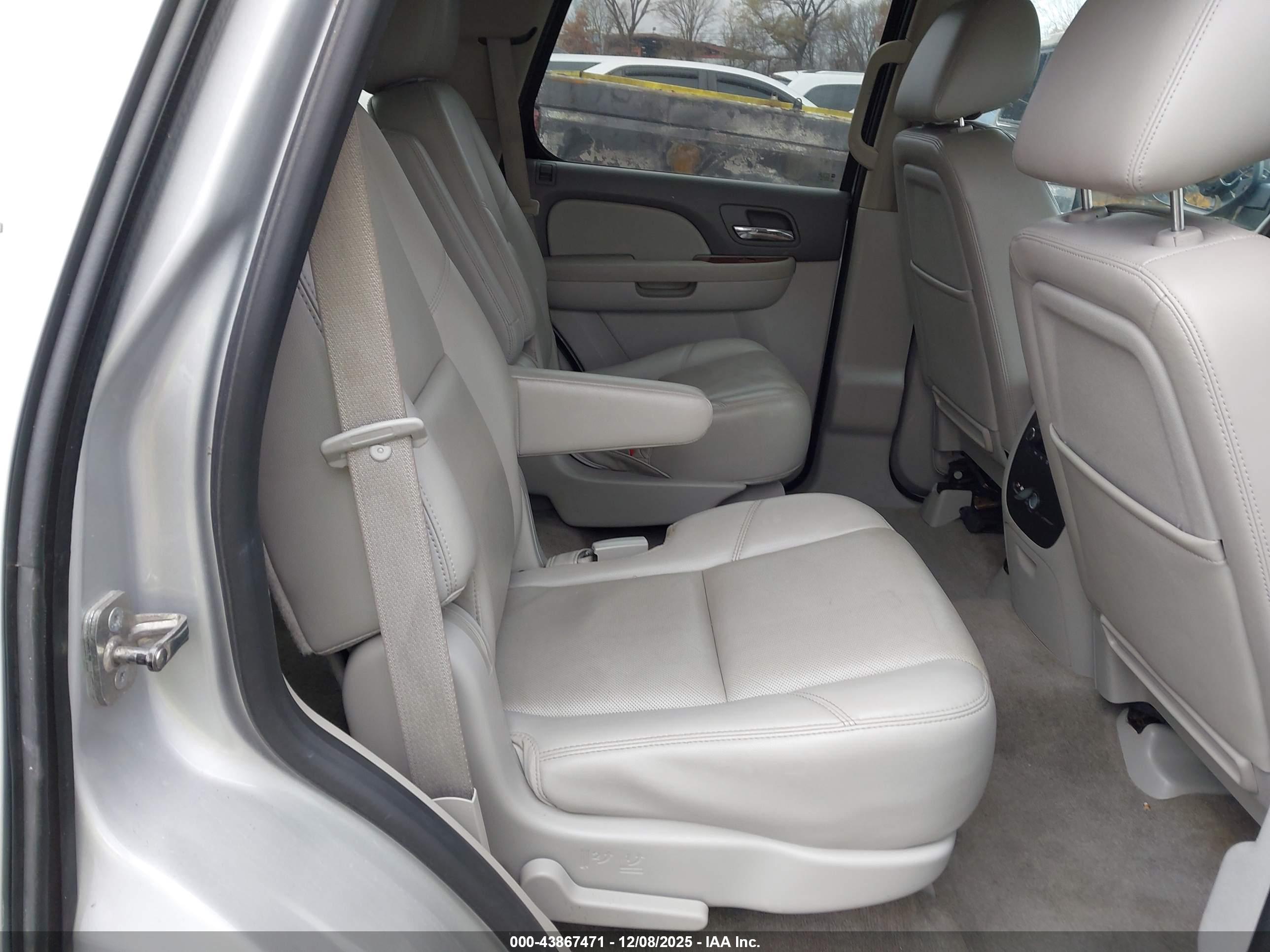 GMC YUKON image 8