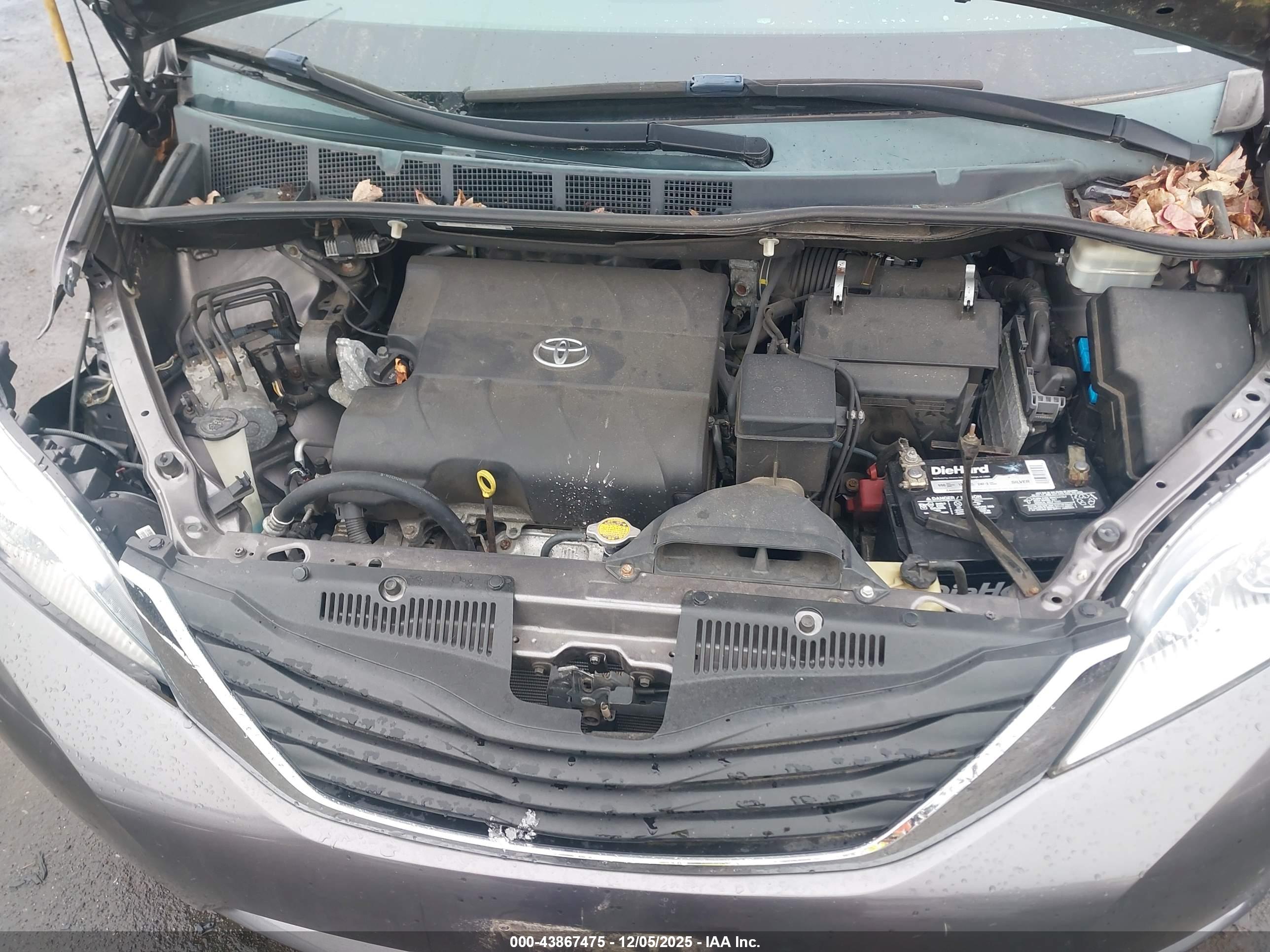 TOYOTA SIENNA image 10