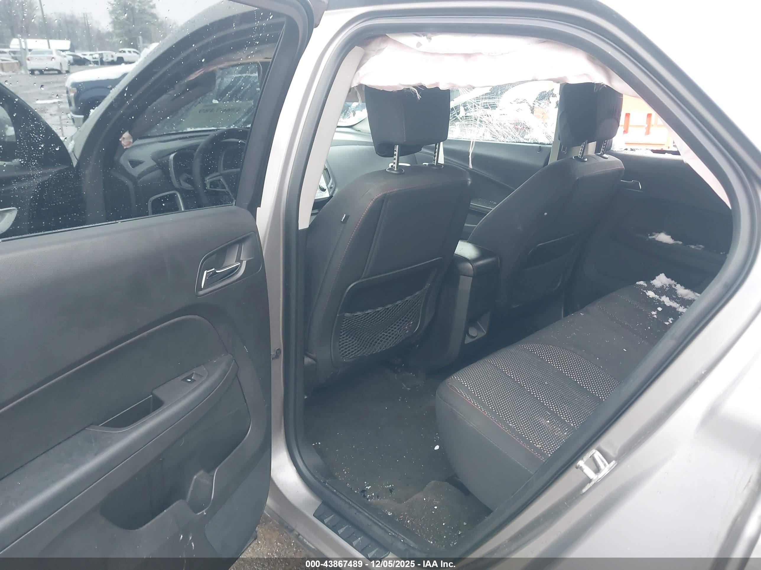 CHEVROLET EQUINOX image 8