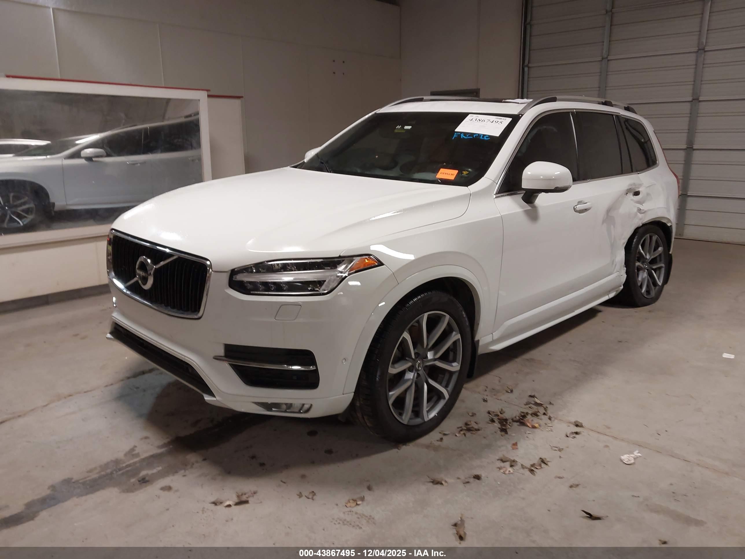 VOLVO XC90 image 2