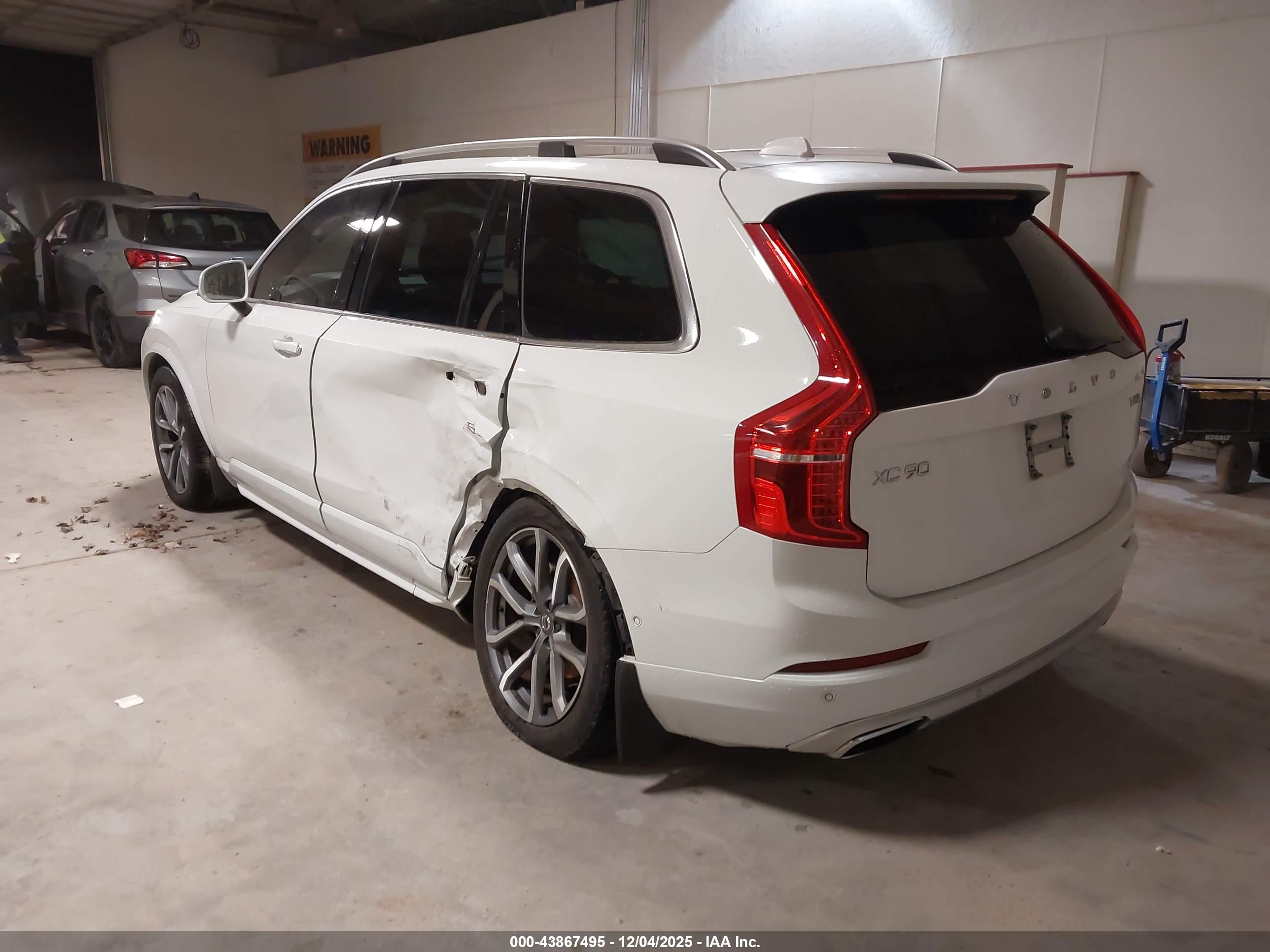 VOLVO XC90 image 3