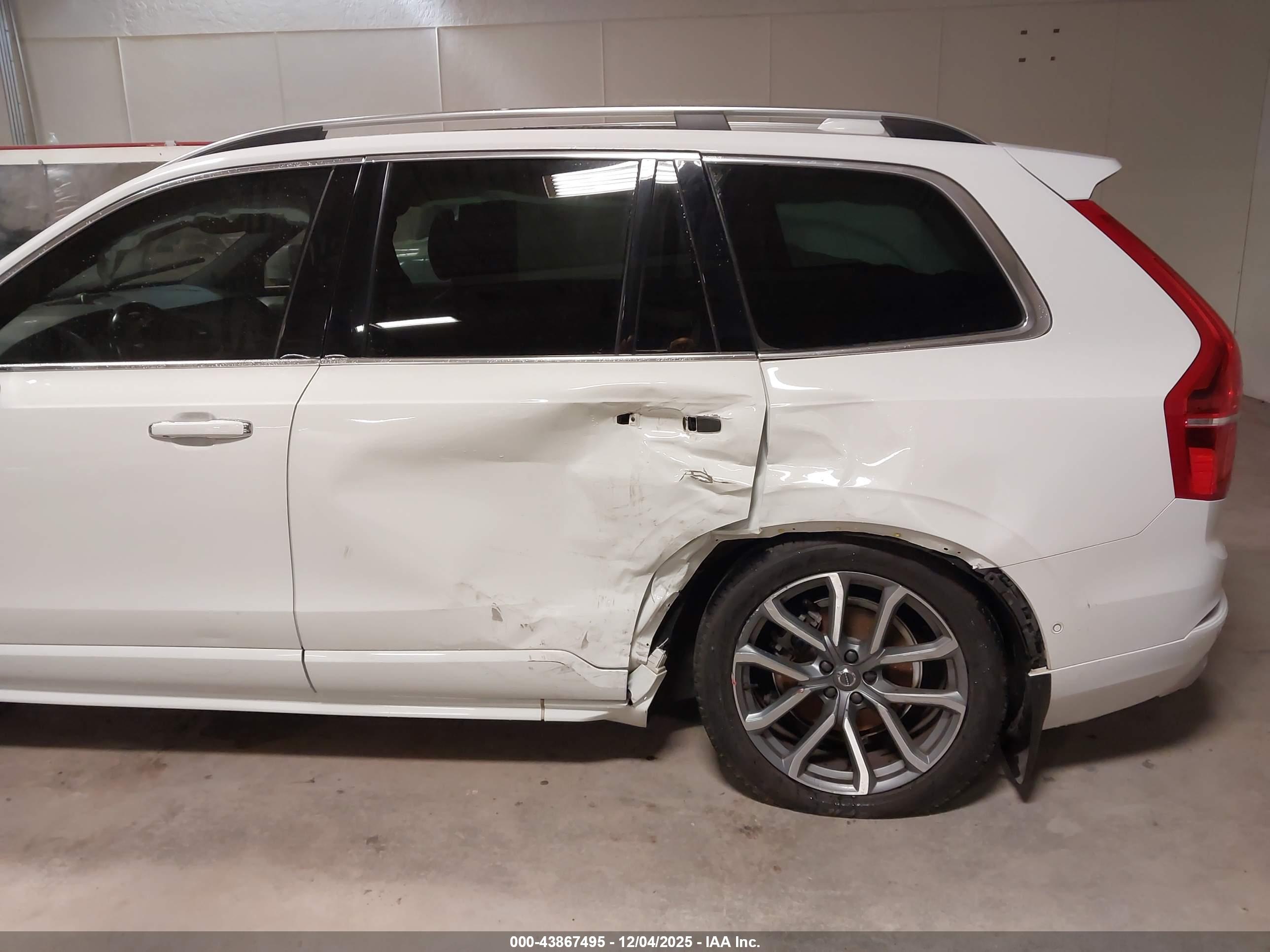 VOLVO XC90 image 6