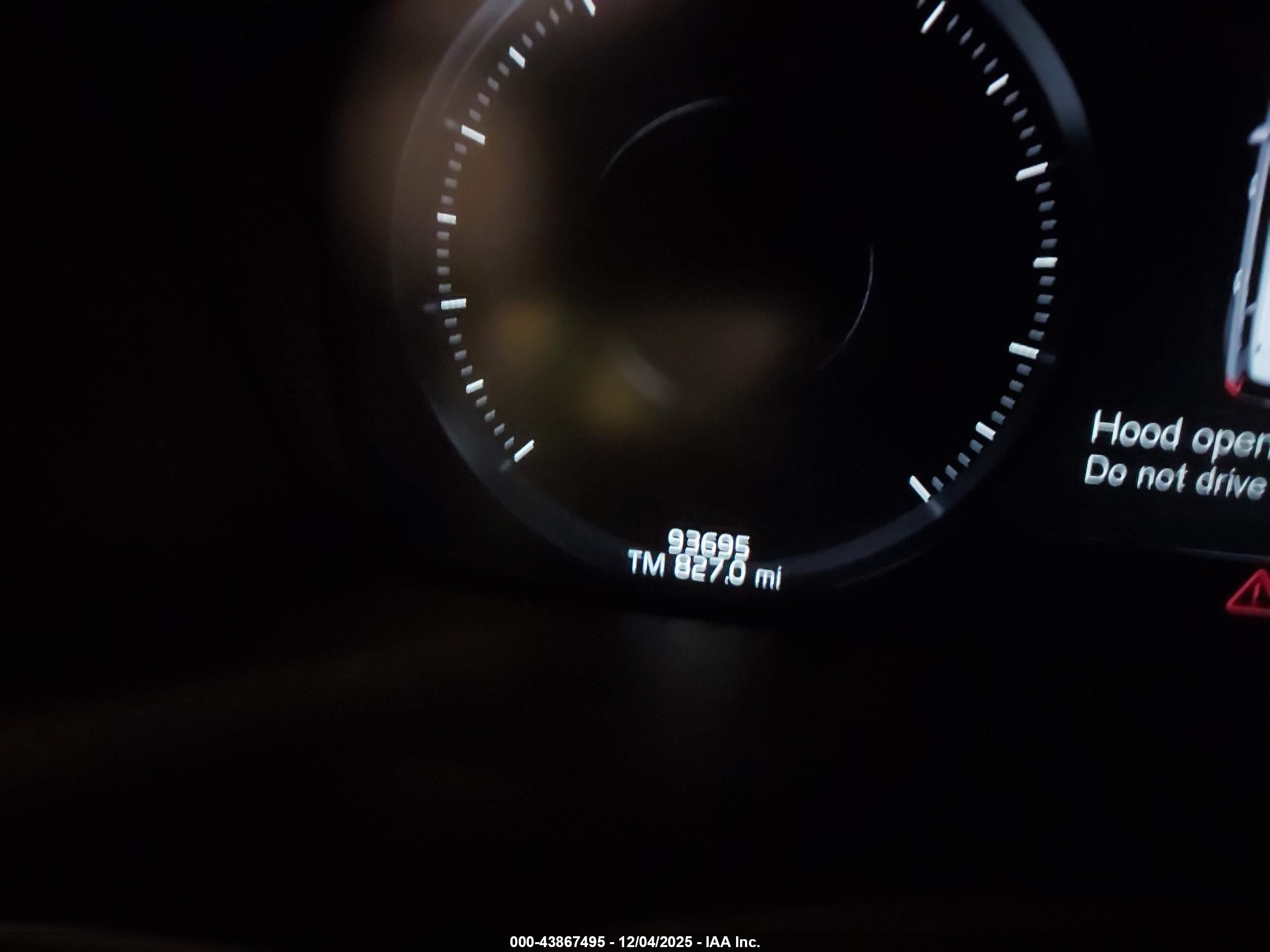 VOLVO XC90 image 7