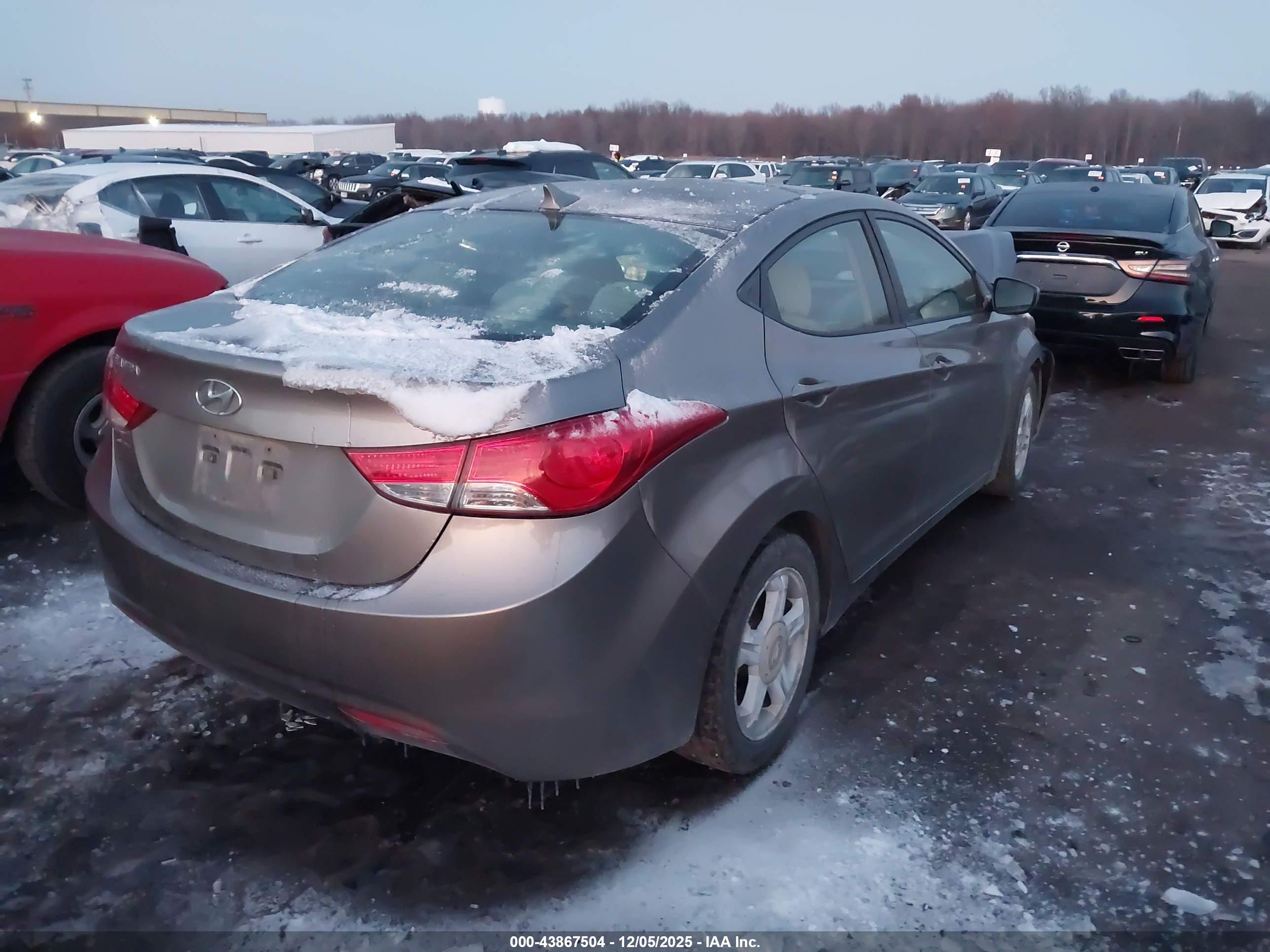HYUNDAI ELANTRA image 4