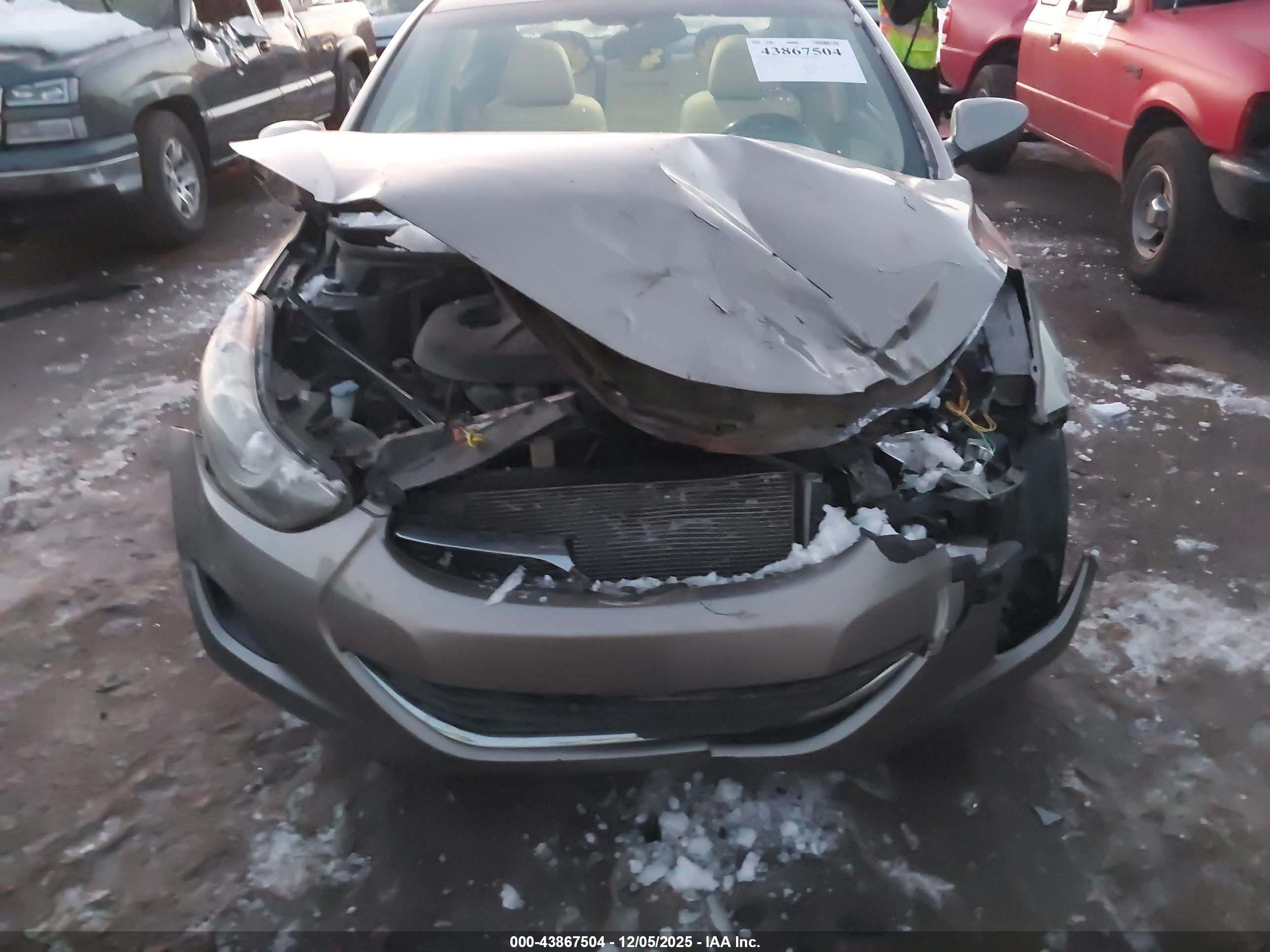 HYUNDAI ELANTRA image 6