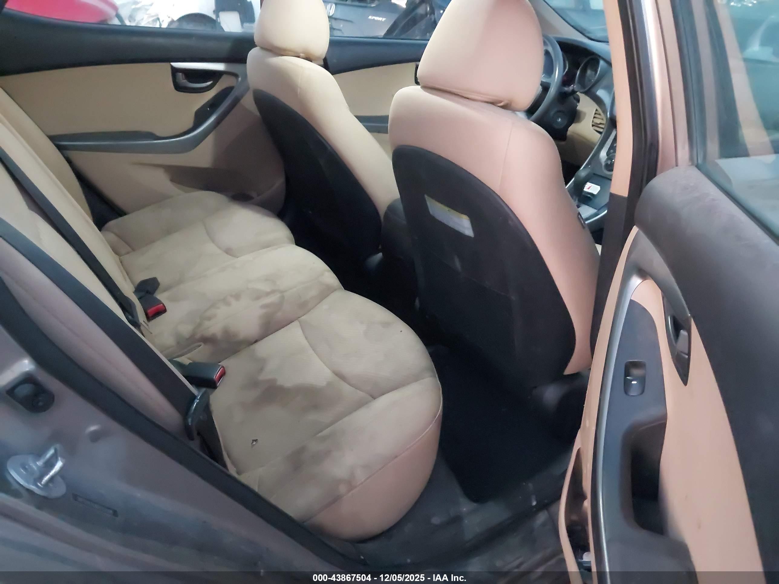 HYUNDAI ELANTRA image 8