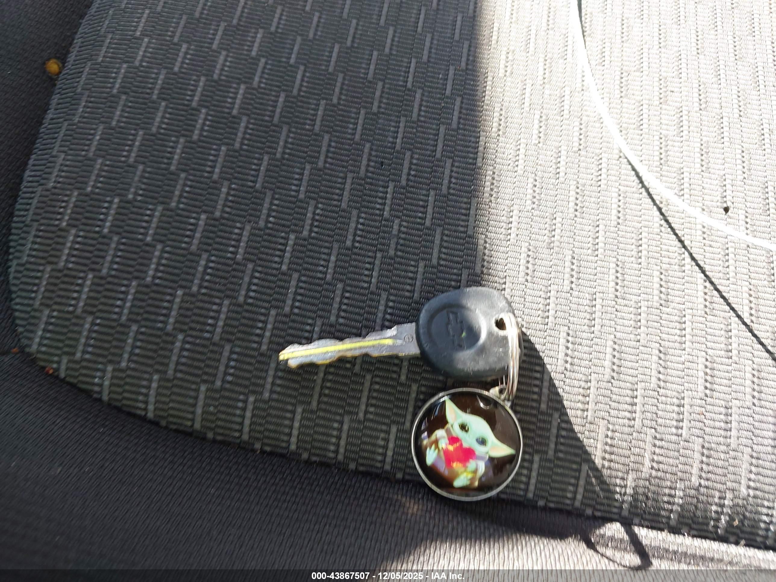 CHEVROLET HHR image 11
