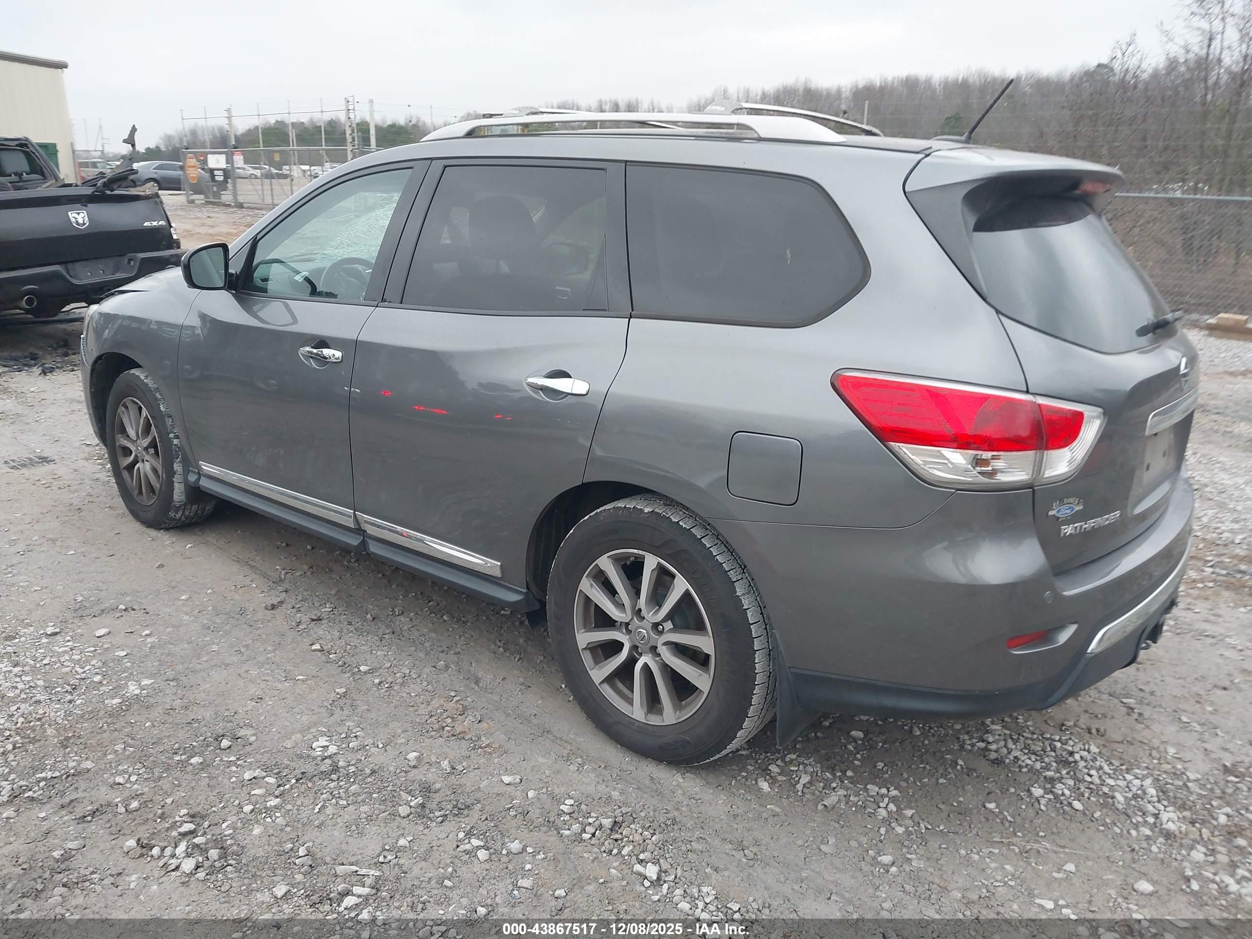 NISSAN PATHFINDER image 3