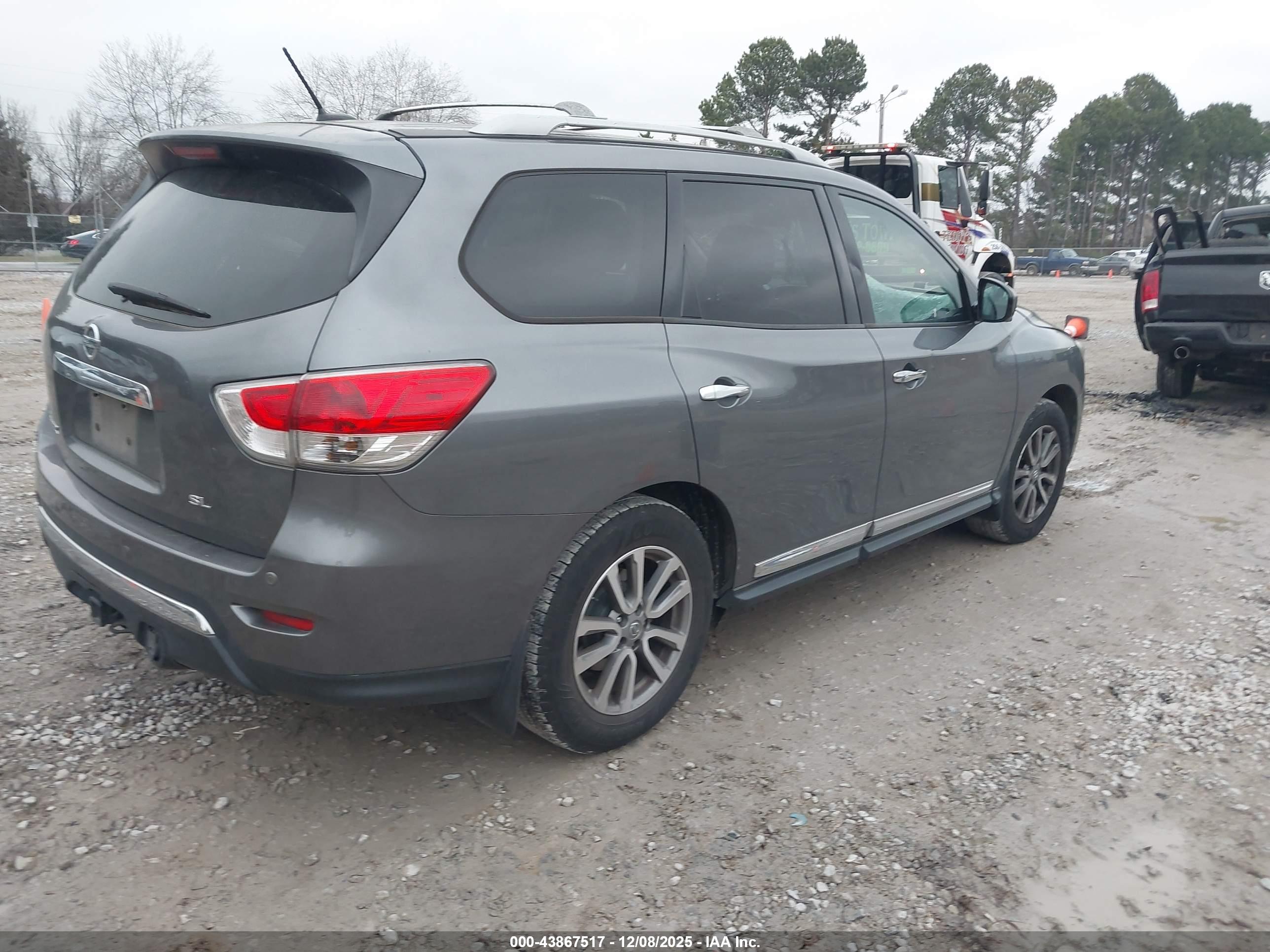 NISSAN PATHFINDER image 4