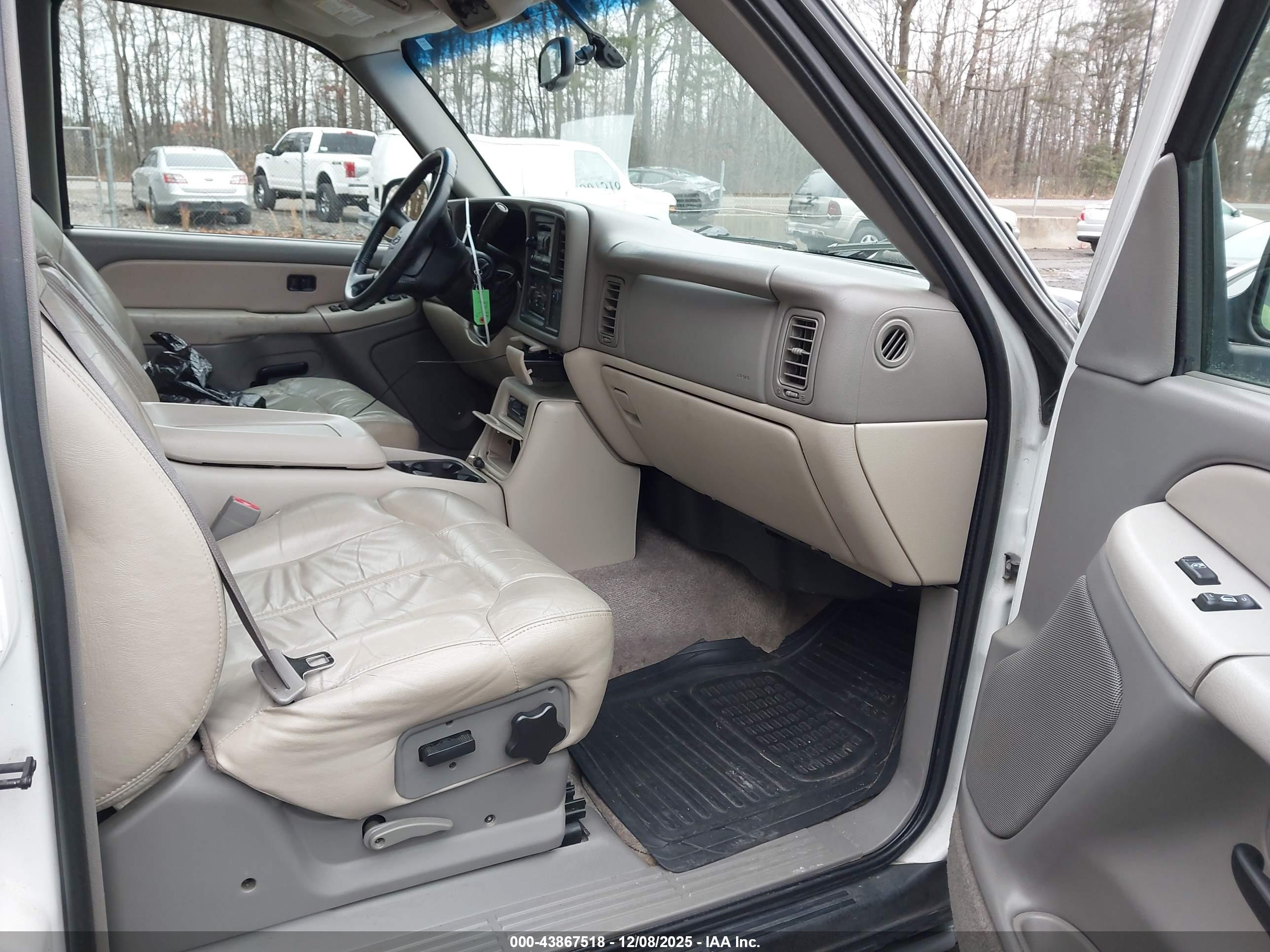CHEVROLET TAHOE image 5