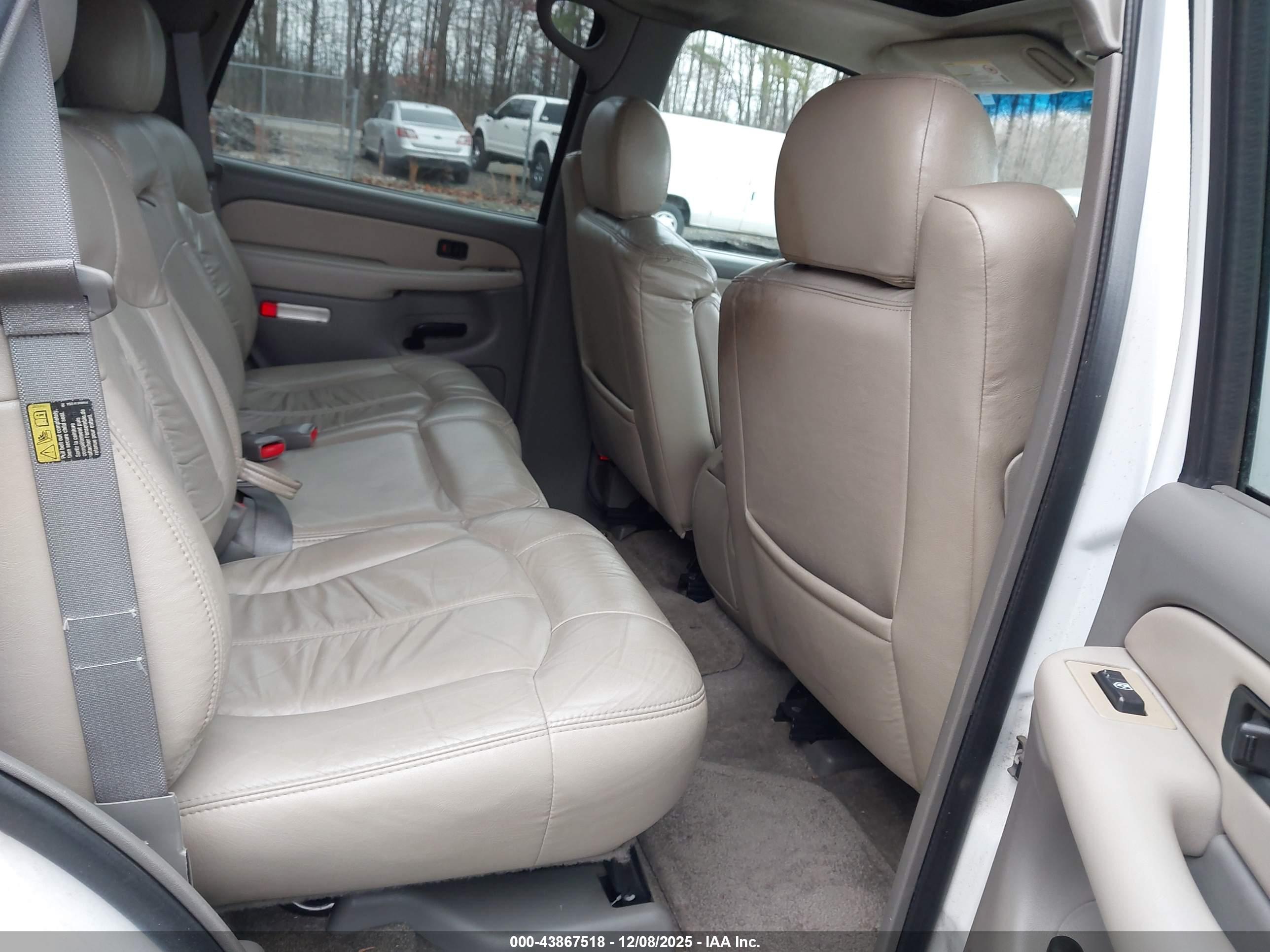 CHEVROLET TAHOE image 8