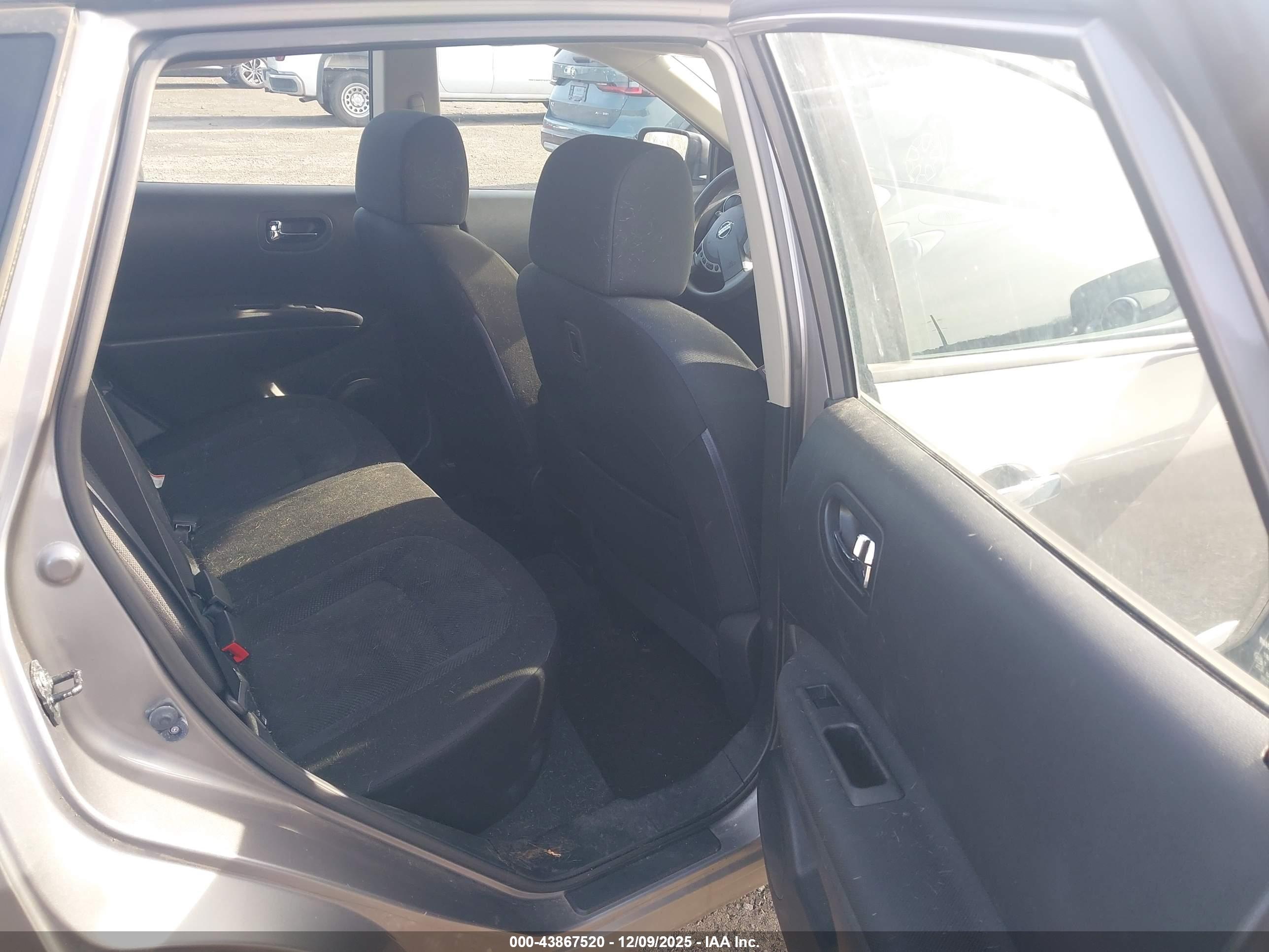 NISSAN ROGUE image 8