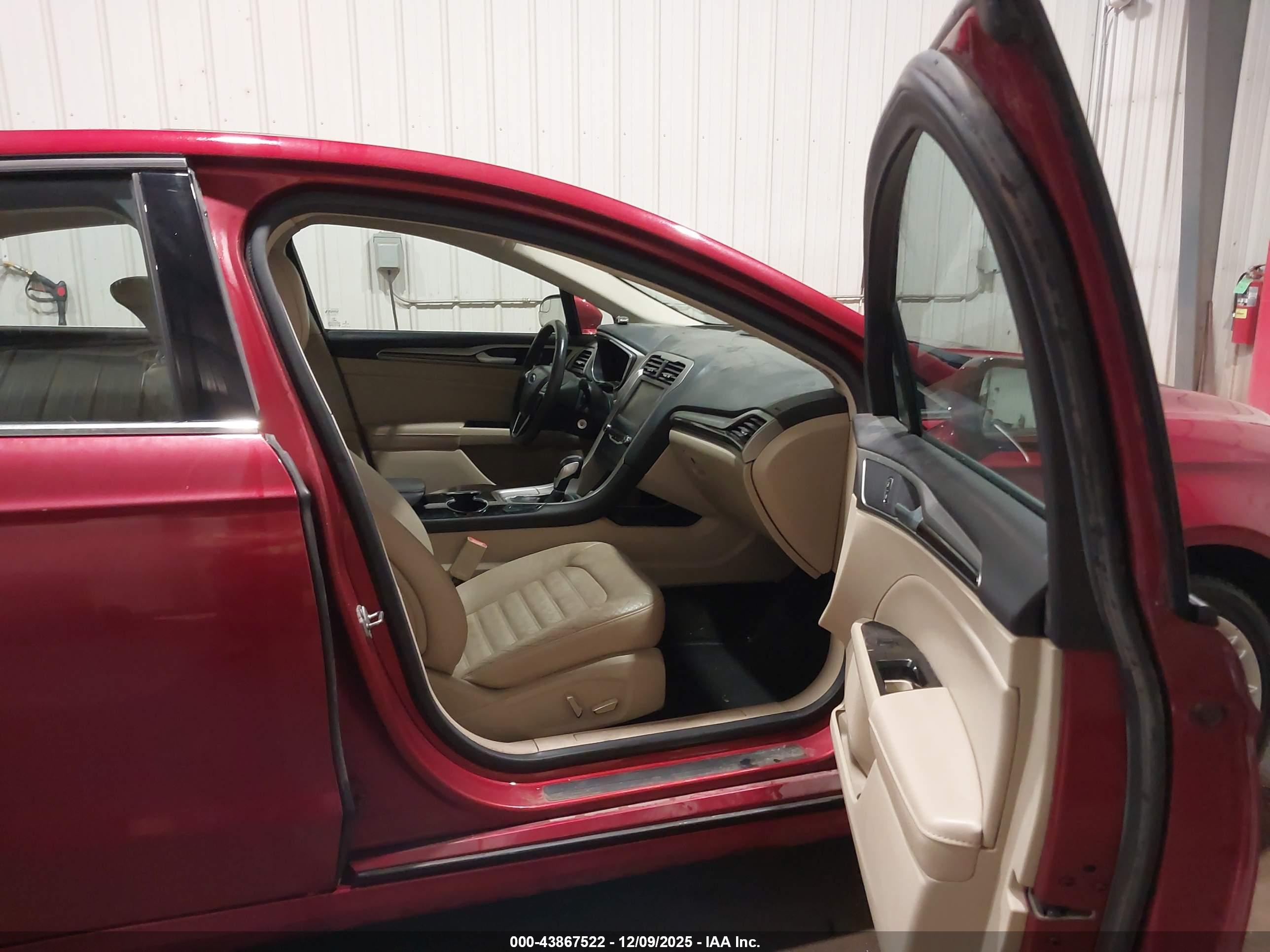 FORD FUSION image 5