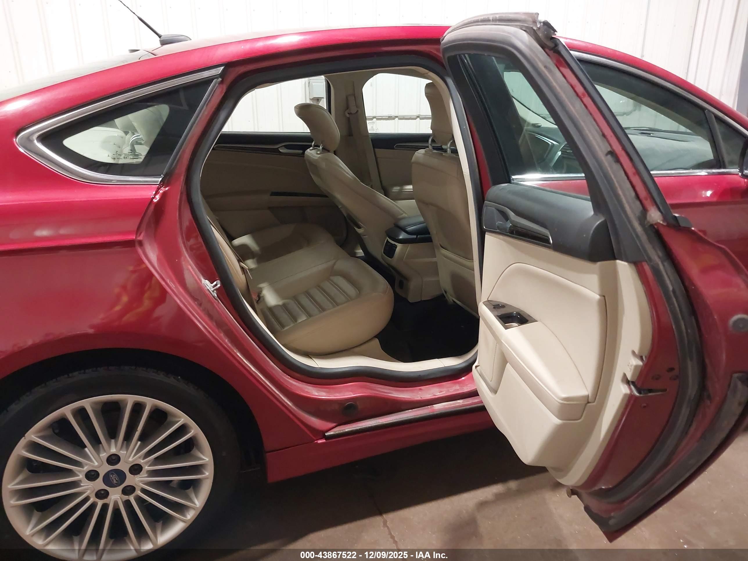 FORD FUSION image 8