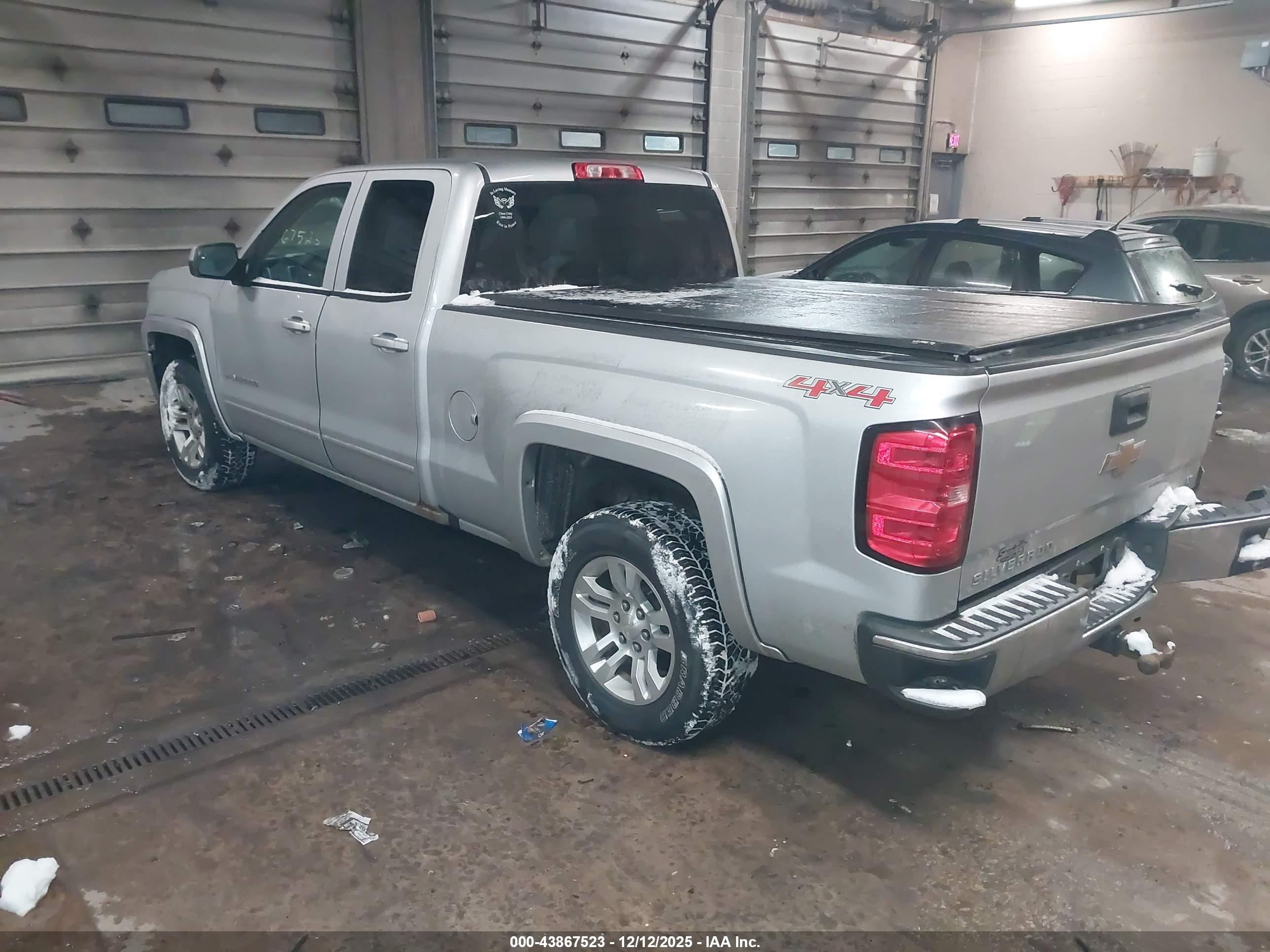 CHEVROLET SILVERADO image 3