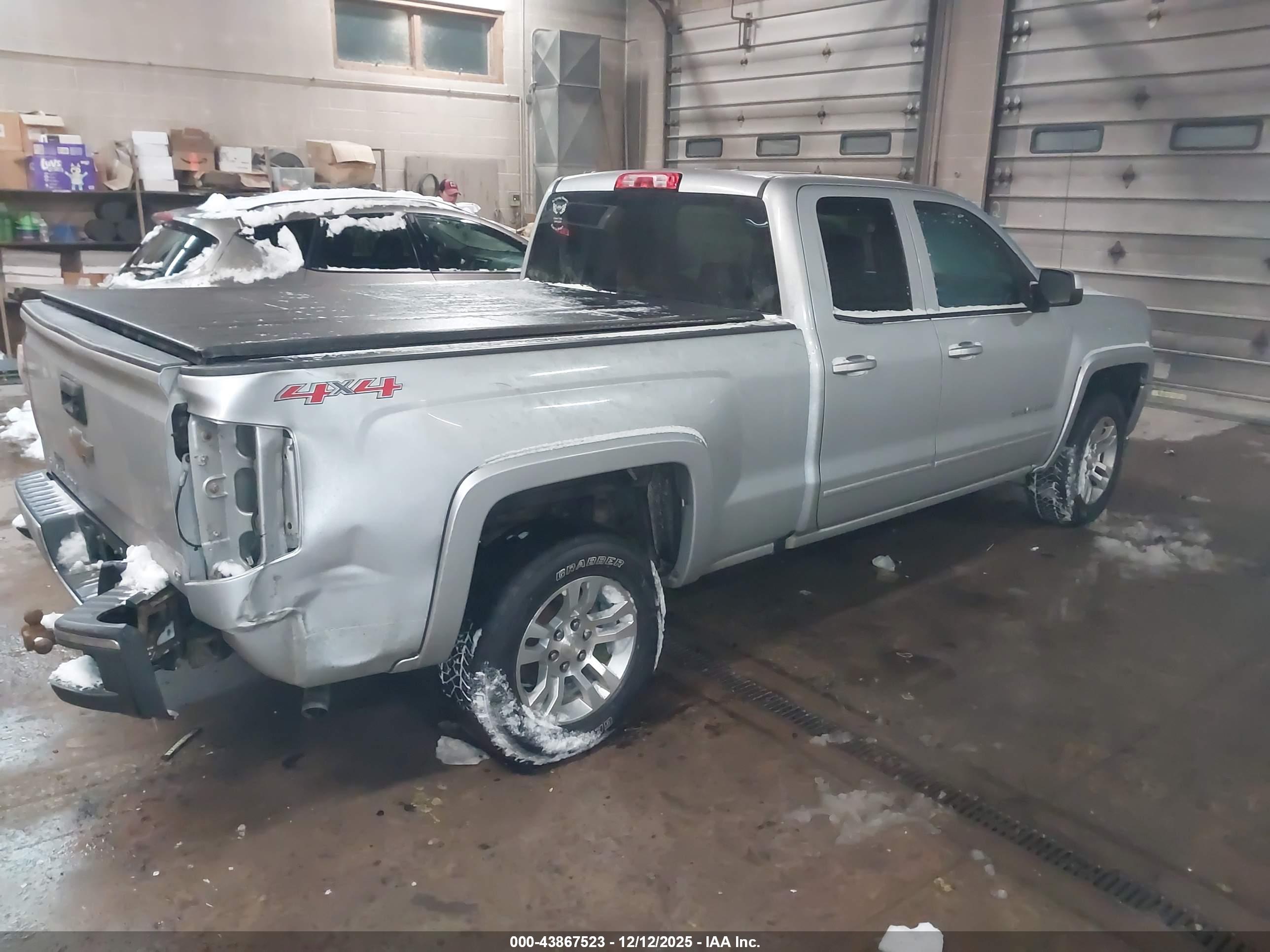 CHEVROLET SILVERADO image 4
