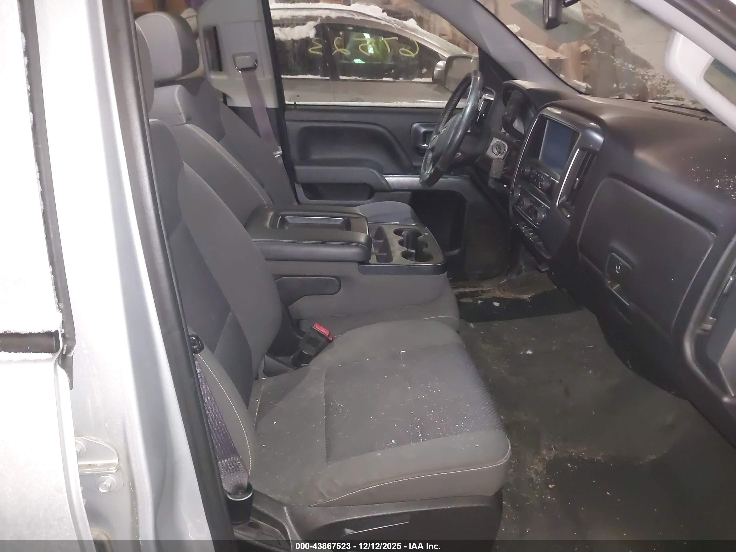 CHEVROLET SILVERADO image 5
