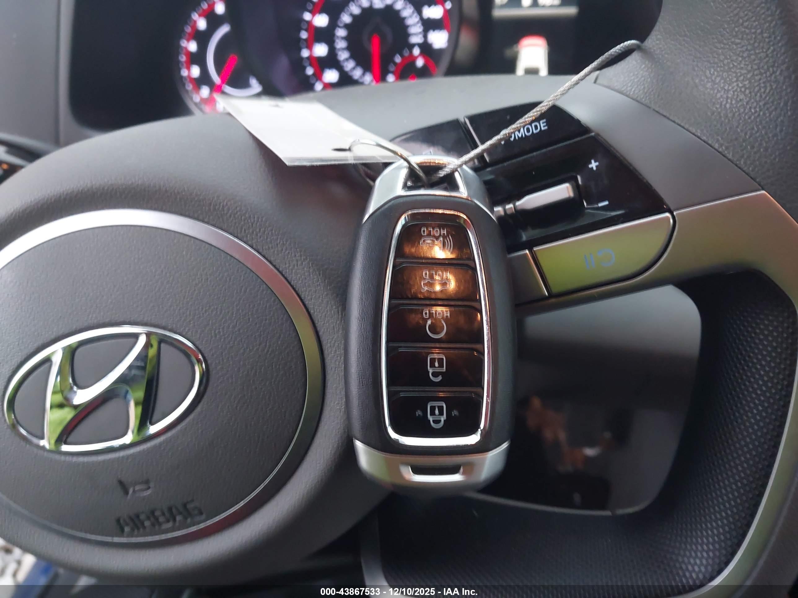 HYUNDAI ELANTRA image 11