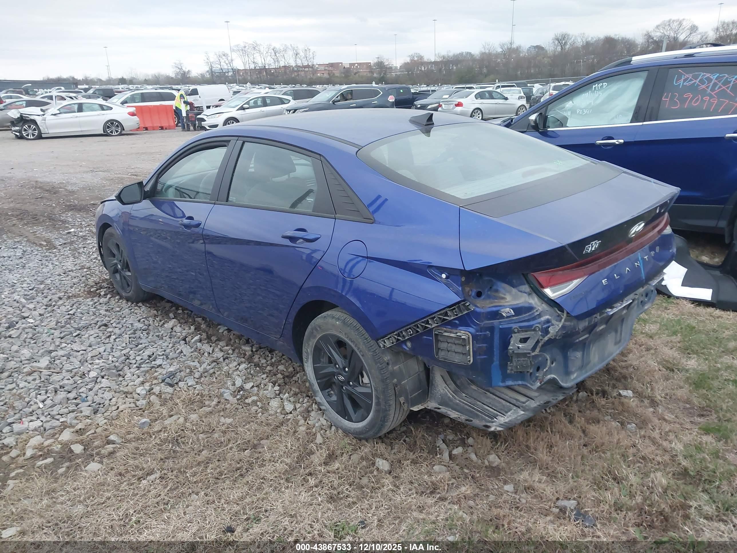 HYUNDAI ELANTRA image 3