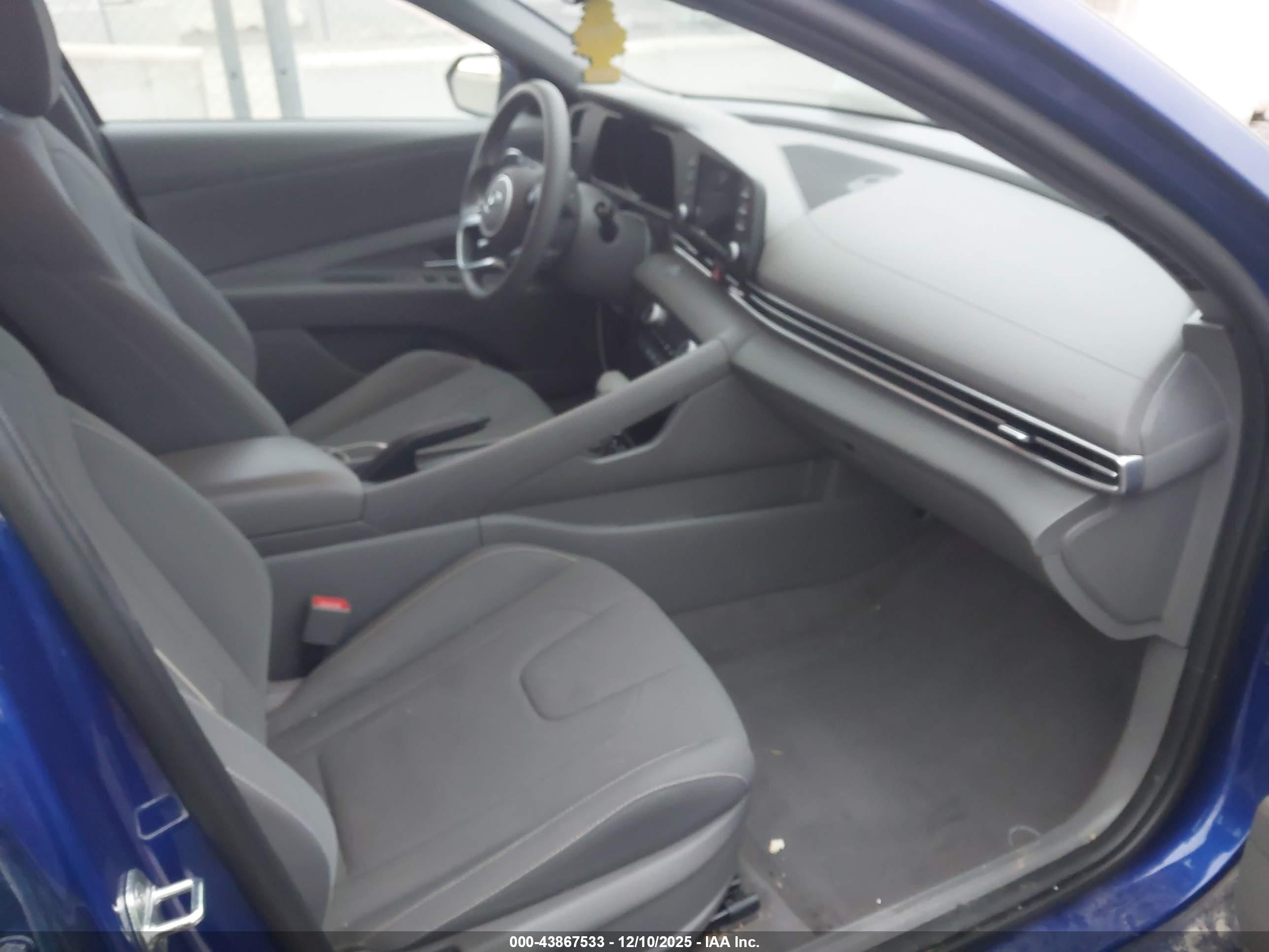 HYUNDAI ELANTRA image 5