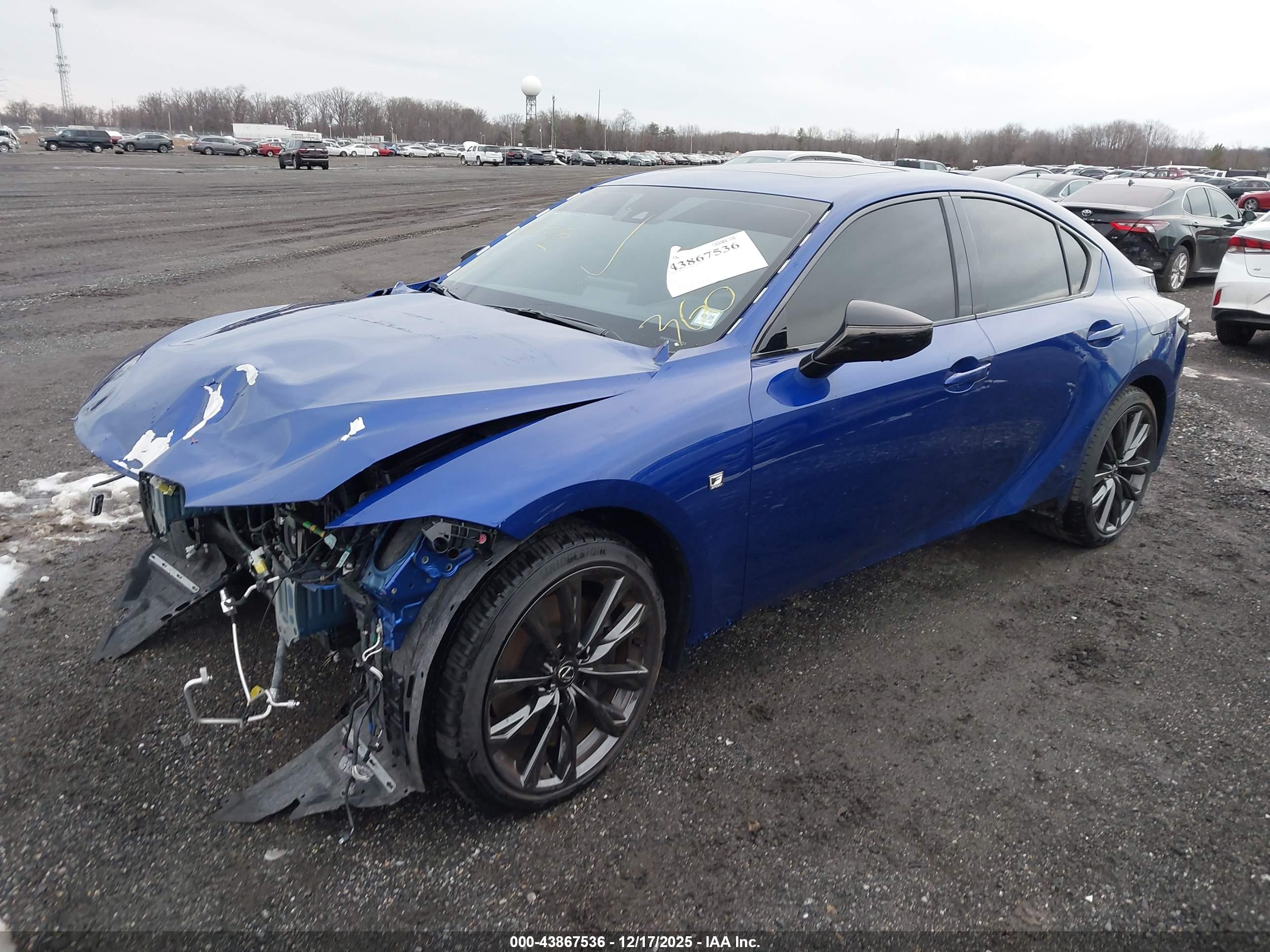 LEXUS IS image 2