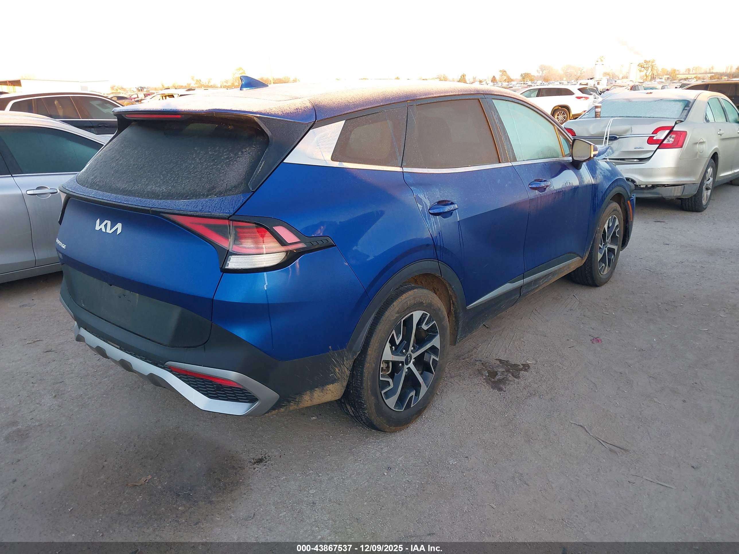 KIA SPORTAGE image 4