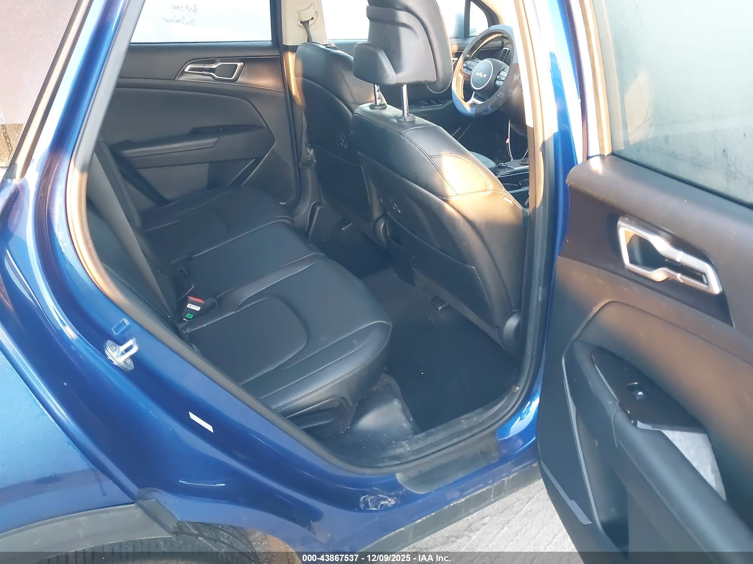 KIA SPORTAGE image 8