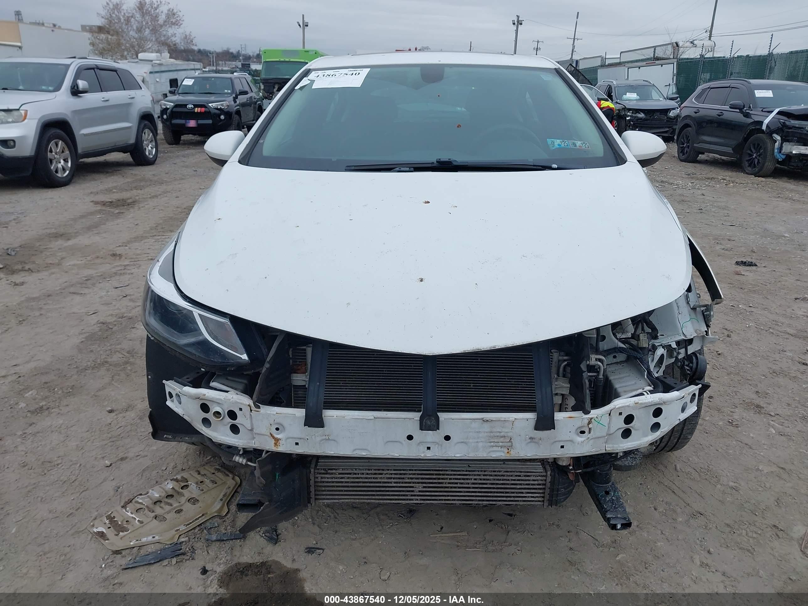 CHEVROLET CRUZE image 6