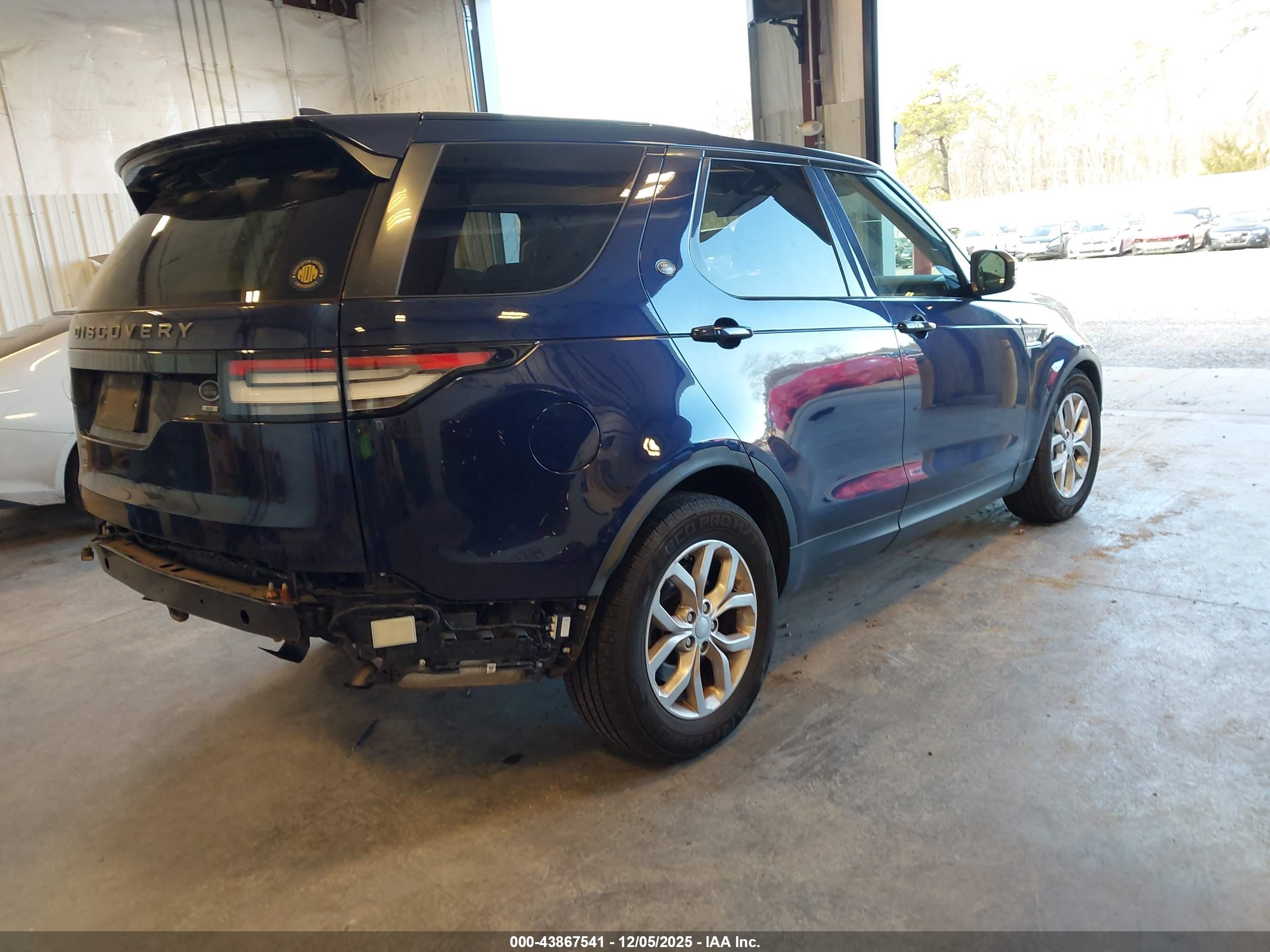 LAND ROVER image 4