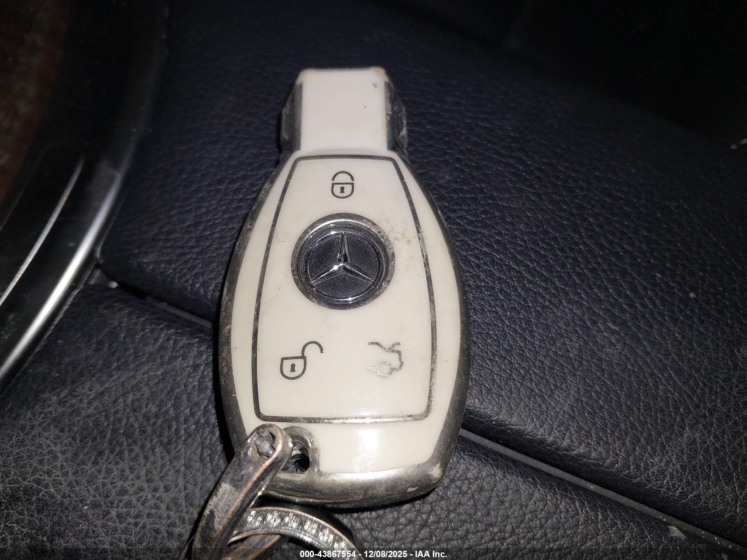 MERCEDES-BENZ GLC image 11