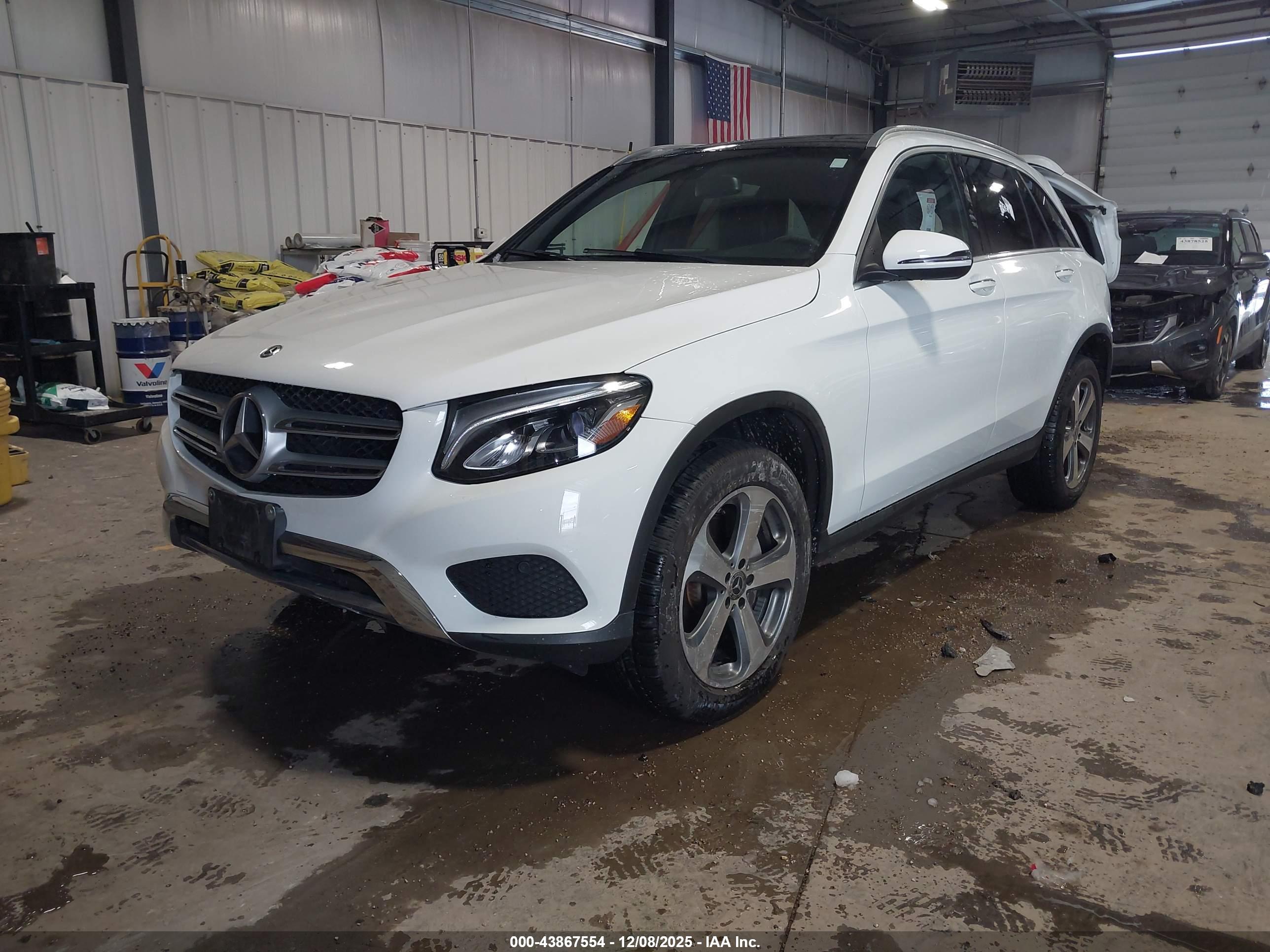 MERCEDES-BENZ GLC image 2