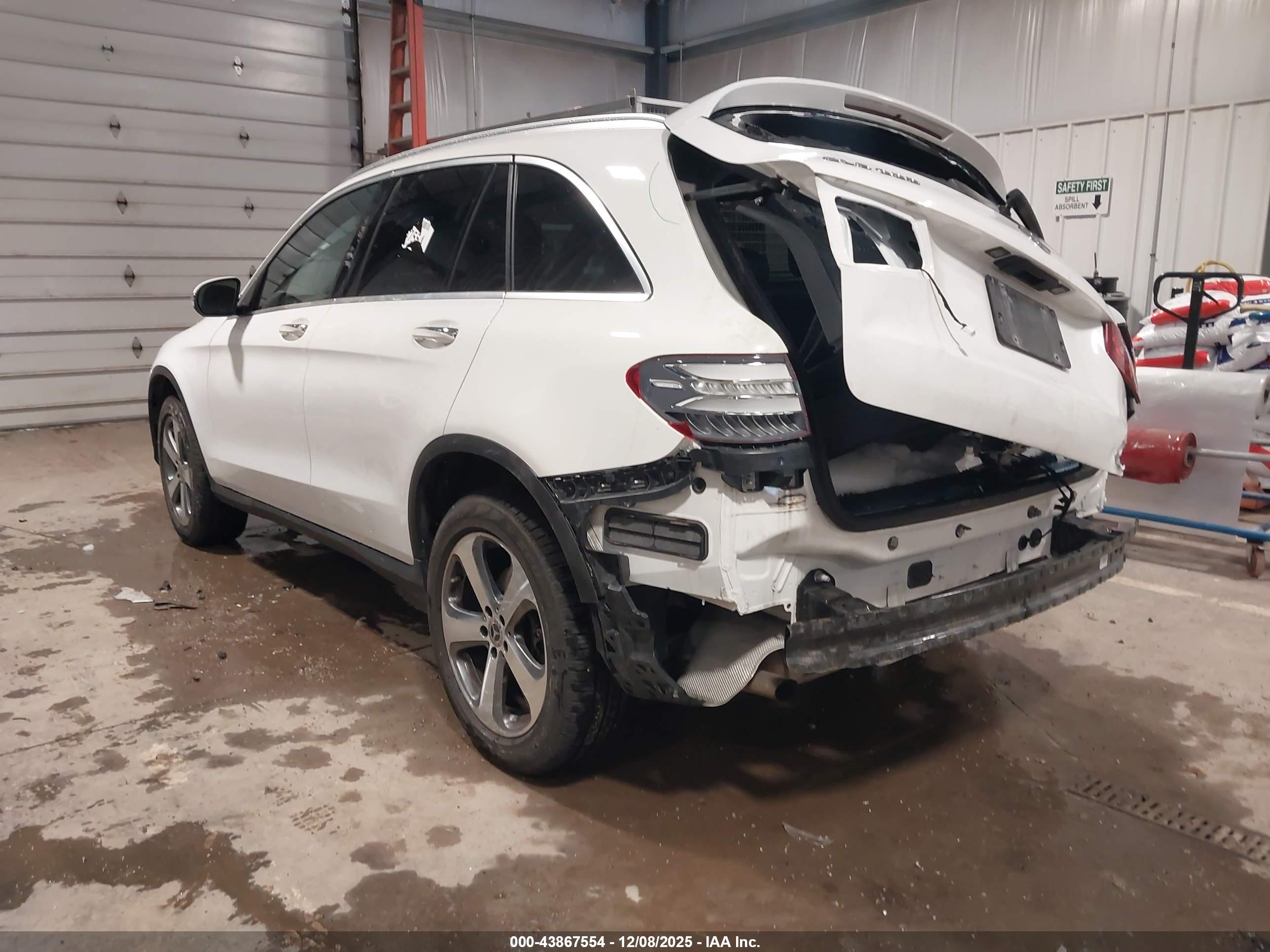 MERCEDES-BENZ GLC image 3