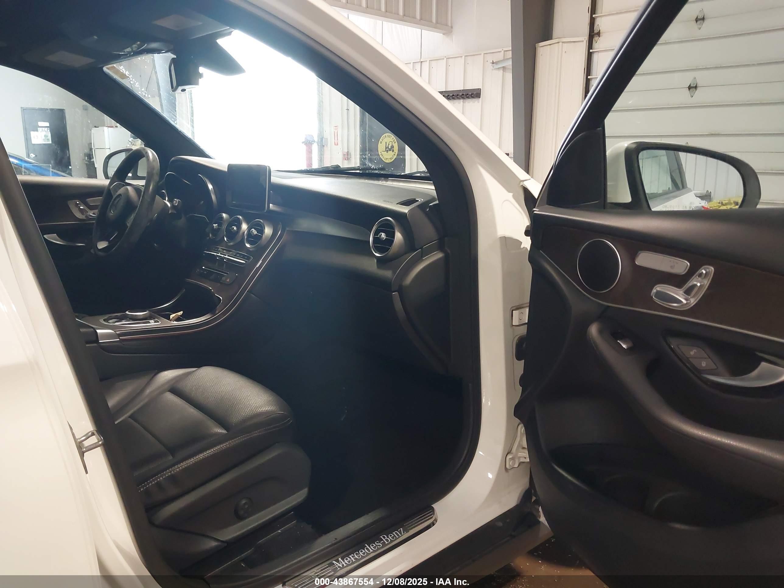 MERCEDES-BENZ GLC image 5