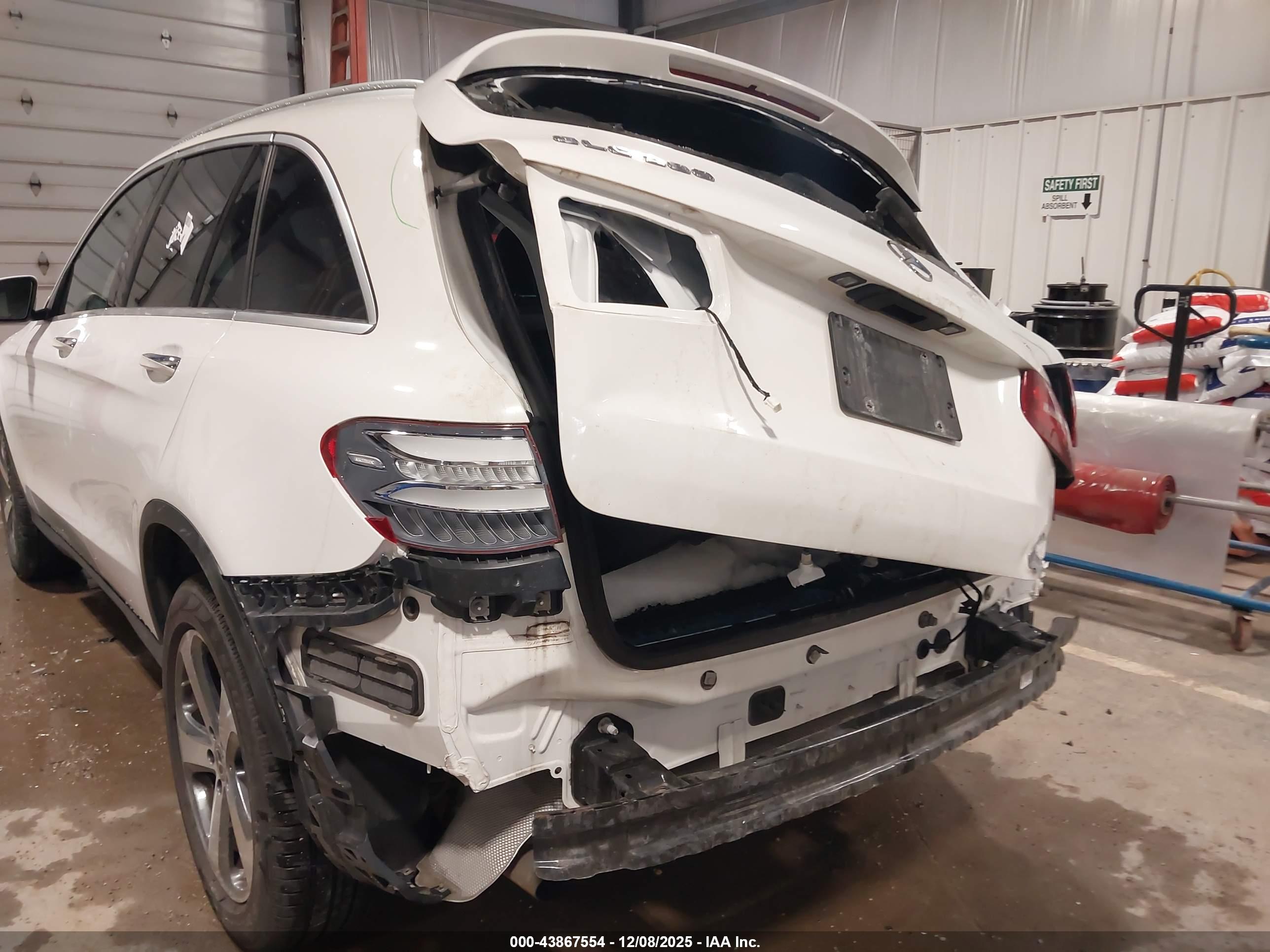 MERCEDES-BENZ GLC image 6