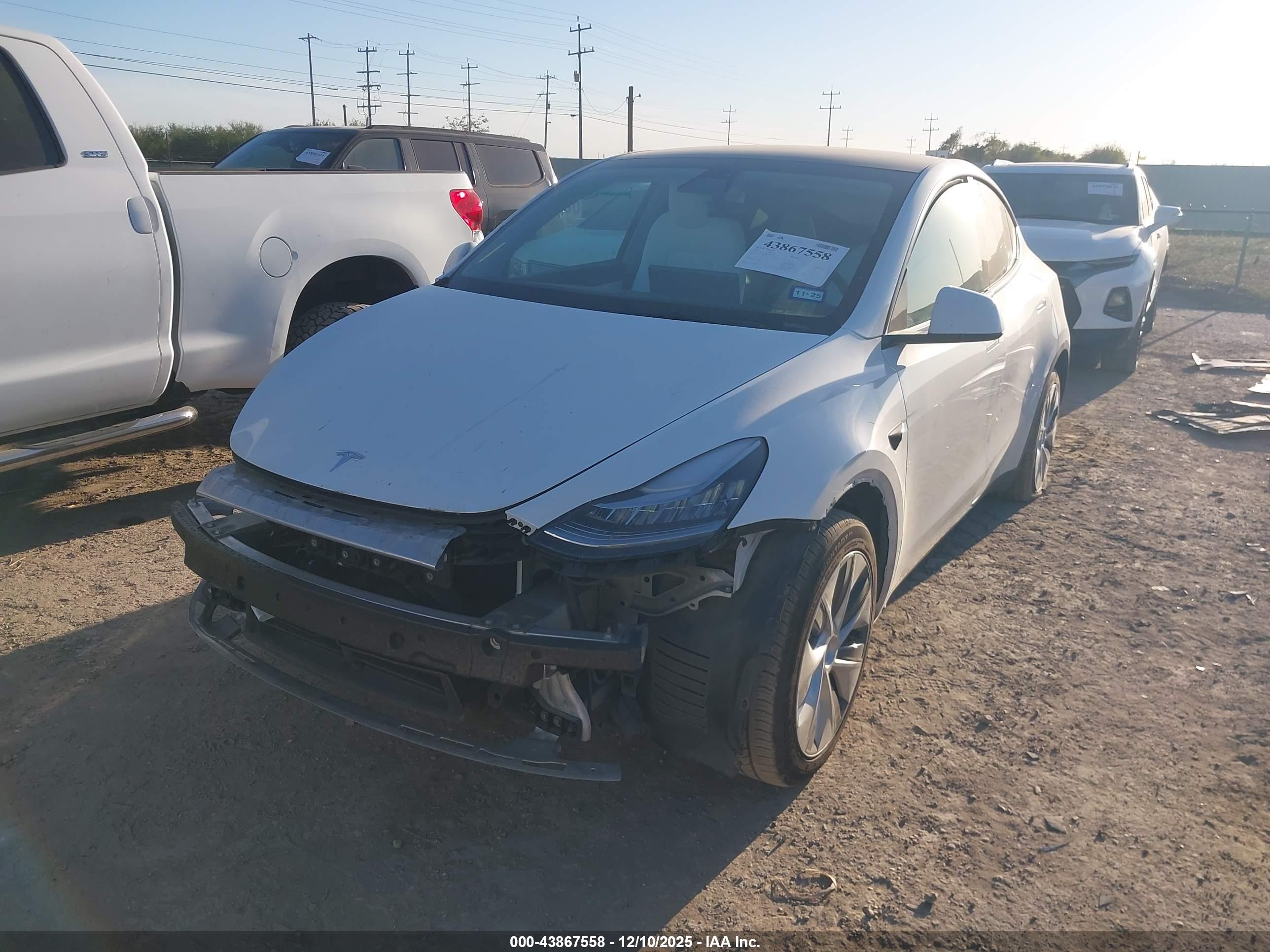 TESLA MODEL image 2